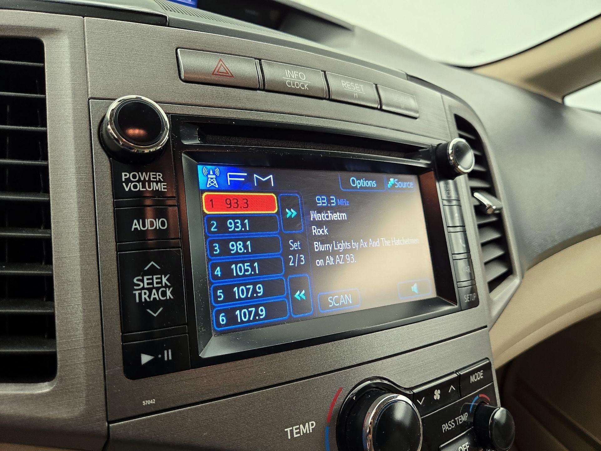 Thumbnail: 2014 Toyota Venza - 14