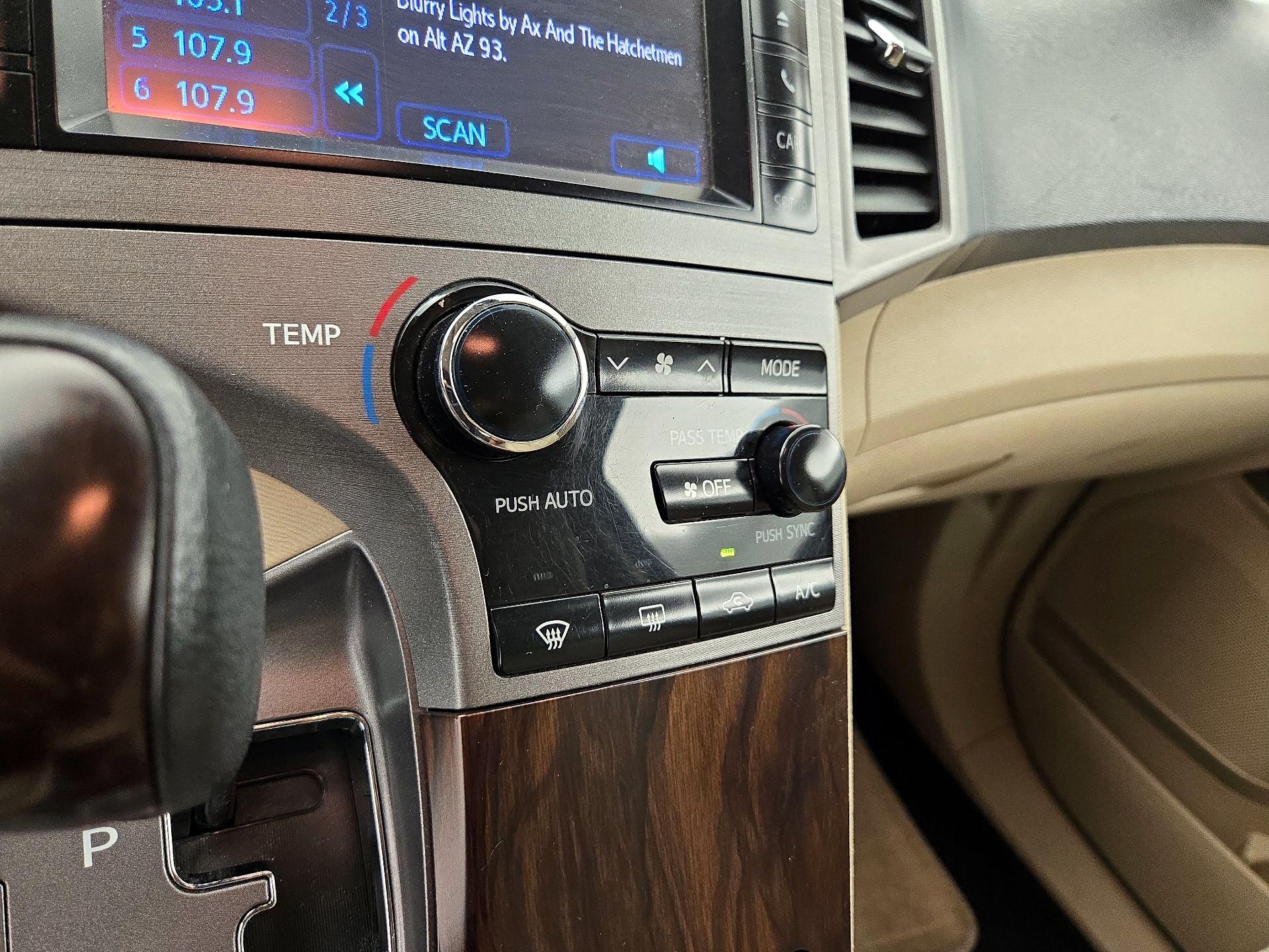 Thumbnail: 2014 Toyota Venza - 15