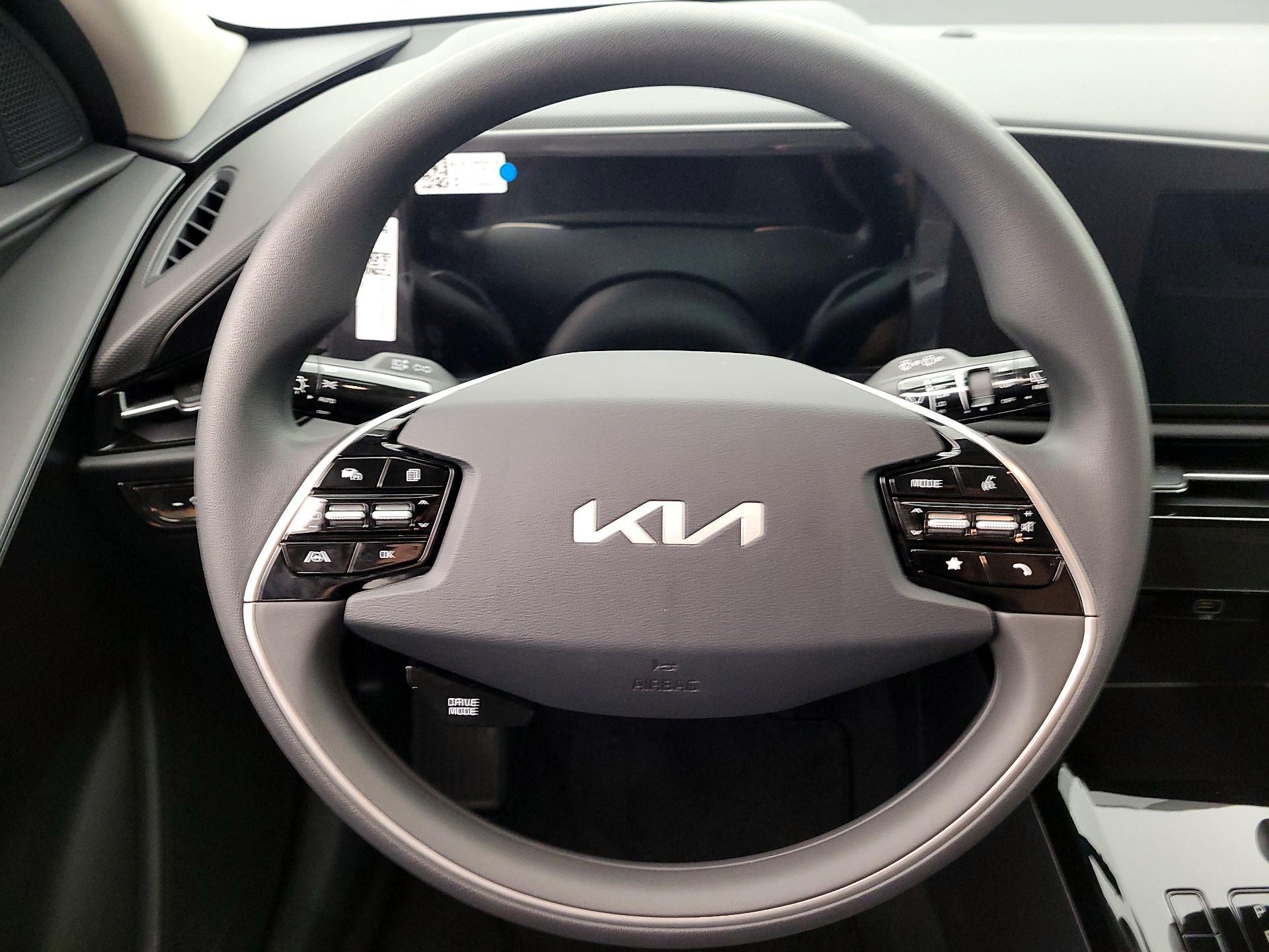 Thumbnail: 2025 Kia Niro - 10
