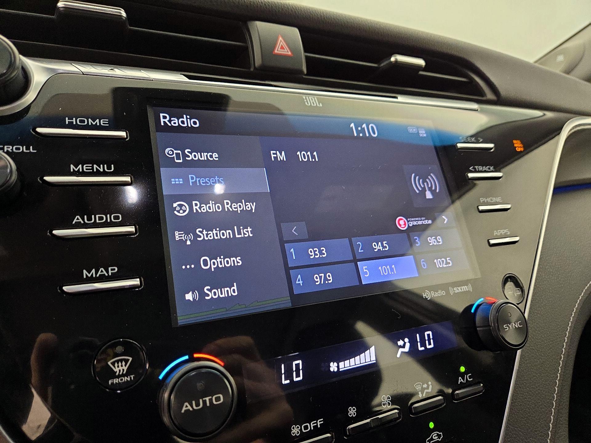 Thumbnail: 2018 Toyota Camry - 16