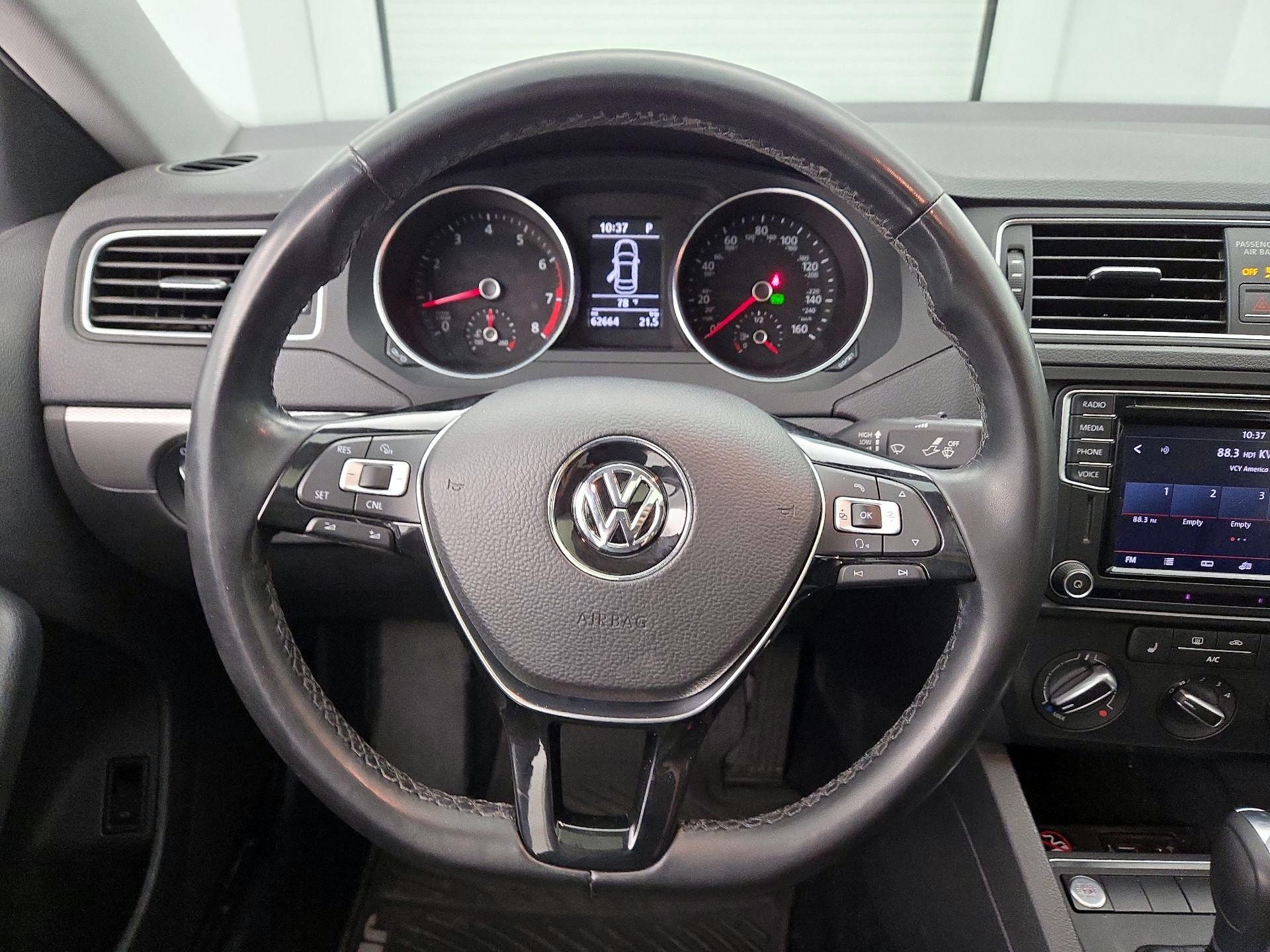 Thumbnail: 2018 Volkswagen Jetta - 10