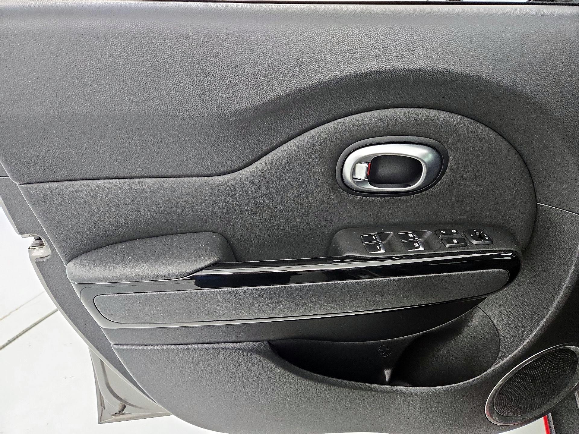 Thumbnail: 2017 Kia Soul - 12