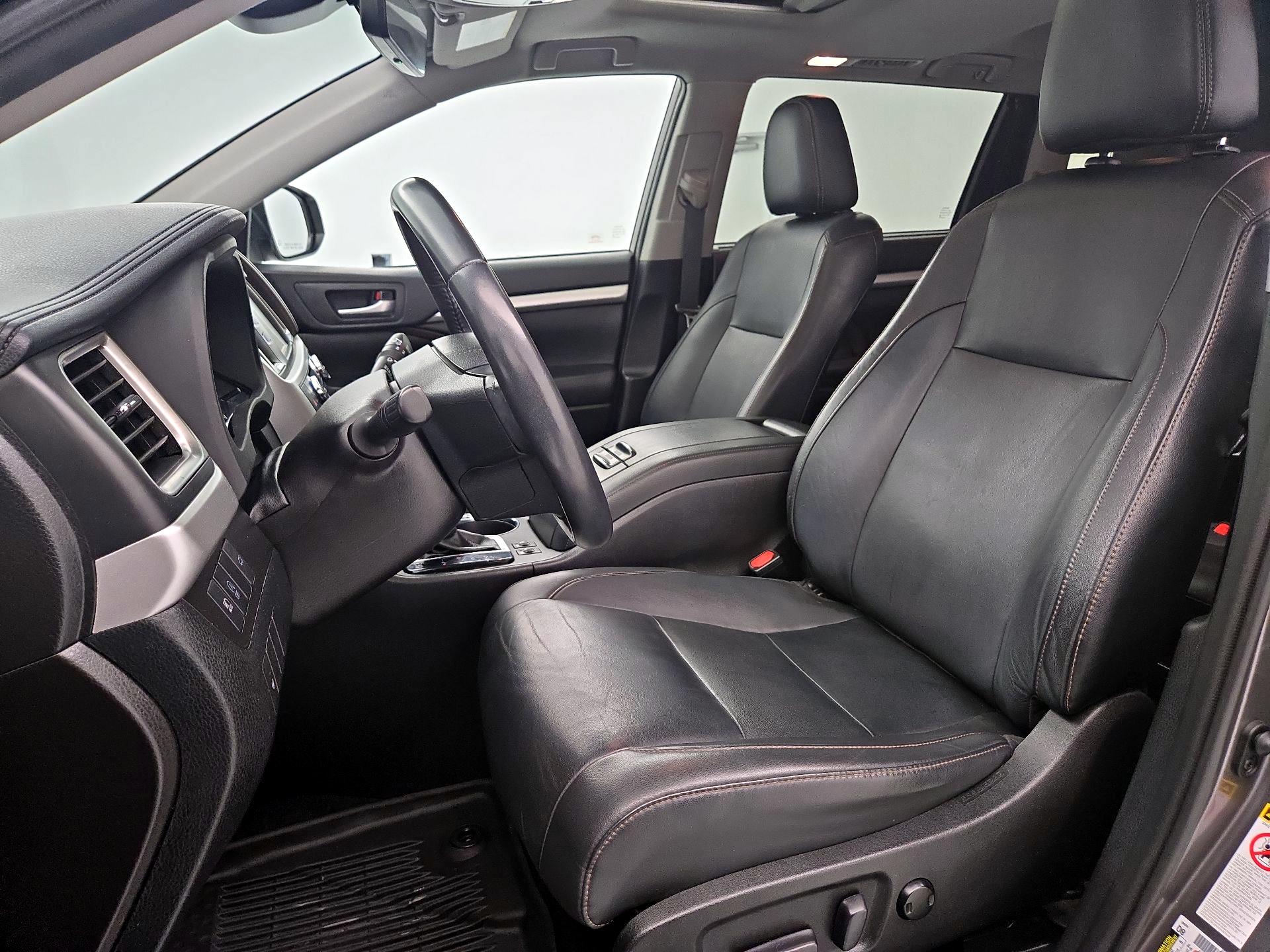 Thumbnail: 2019 Toyota Highlander - 11