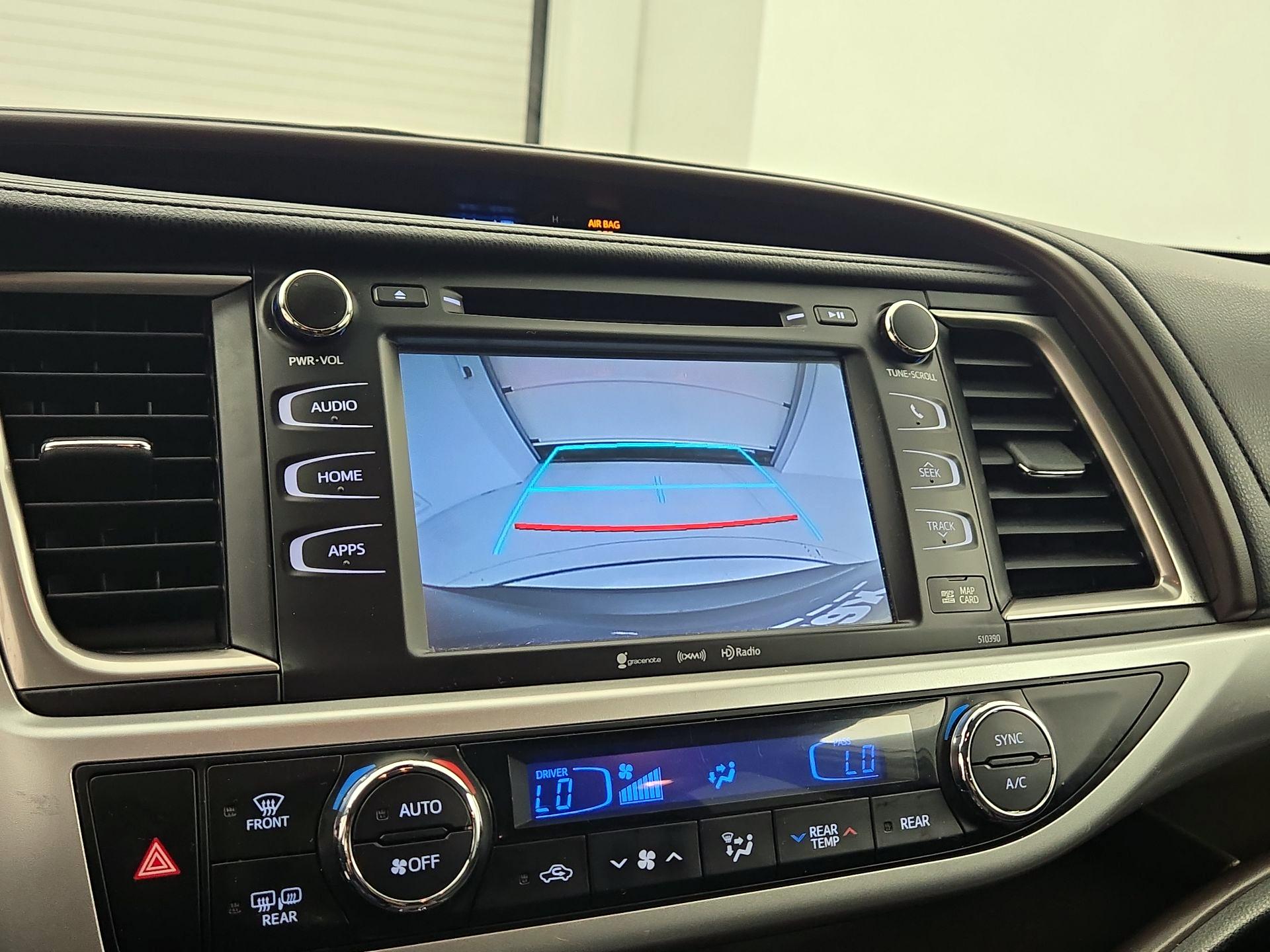 Thumbnail: 2019 Toyota Highlander - 14
