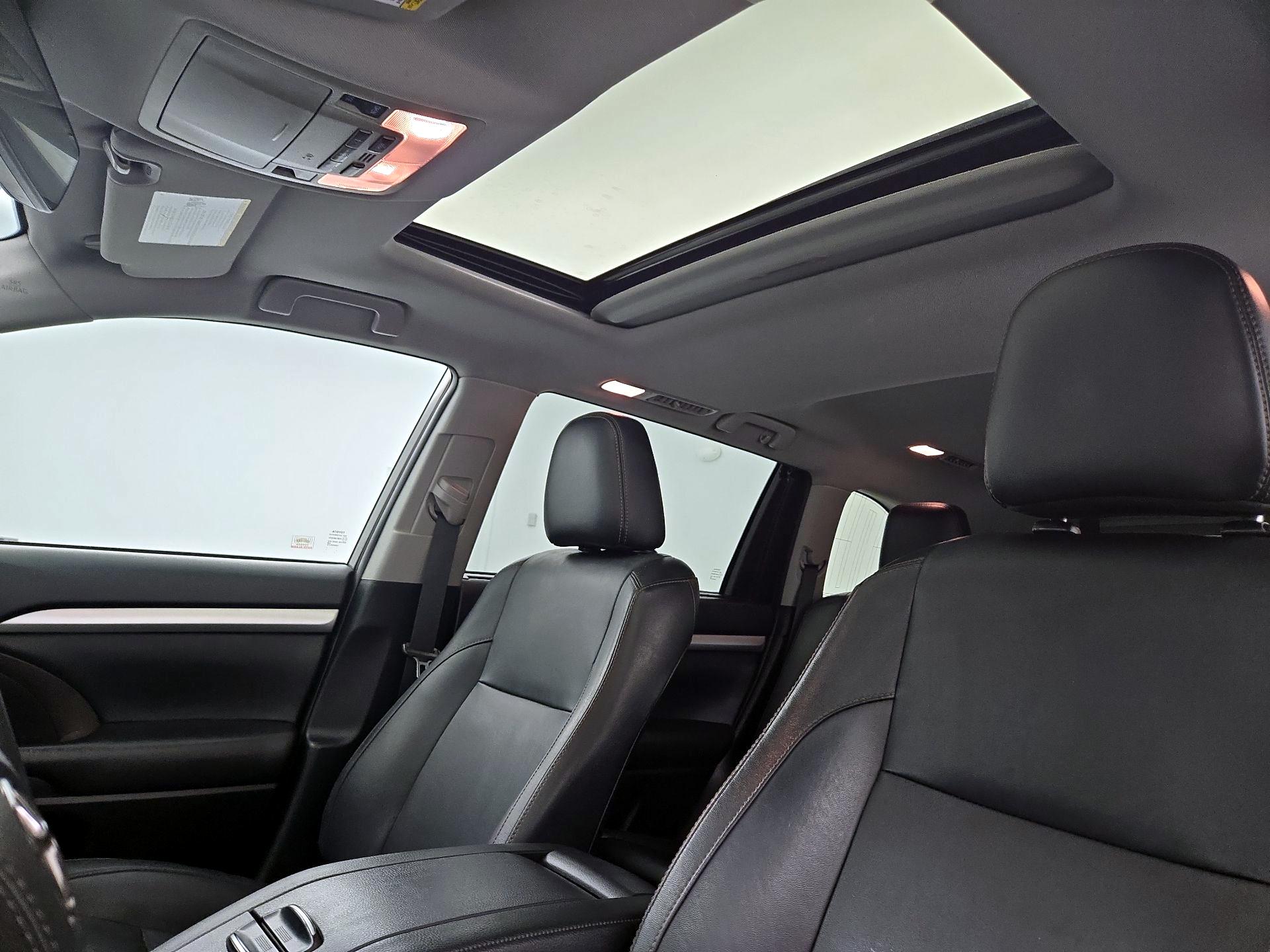 Thumbnail: 2019 Toyota Highlander - 19