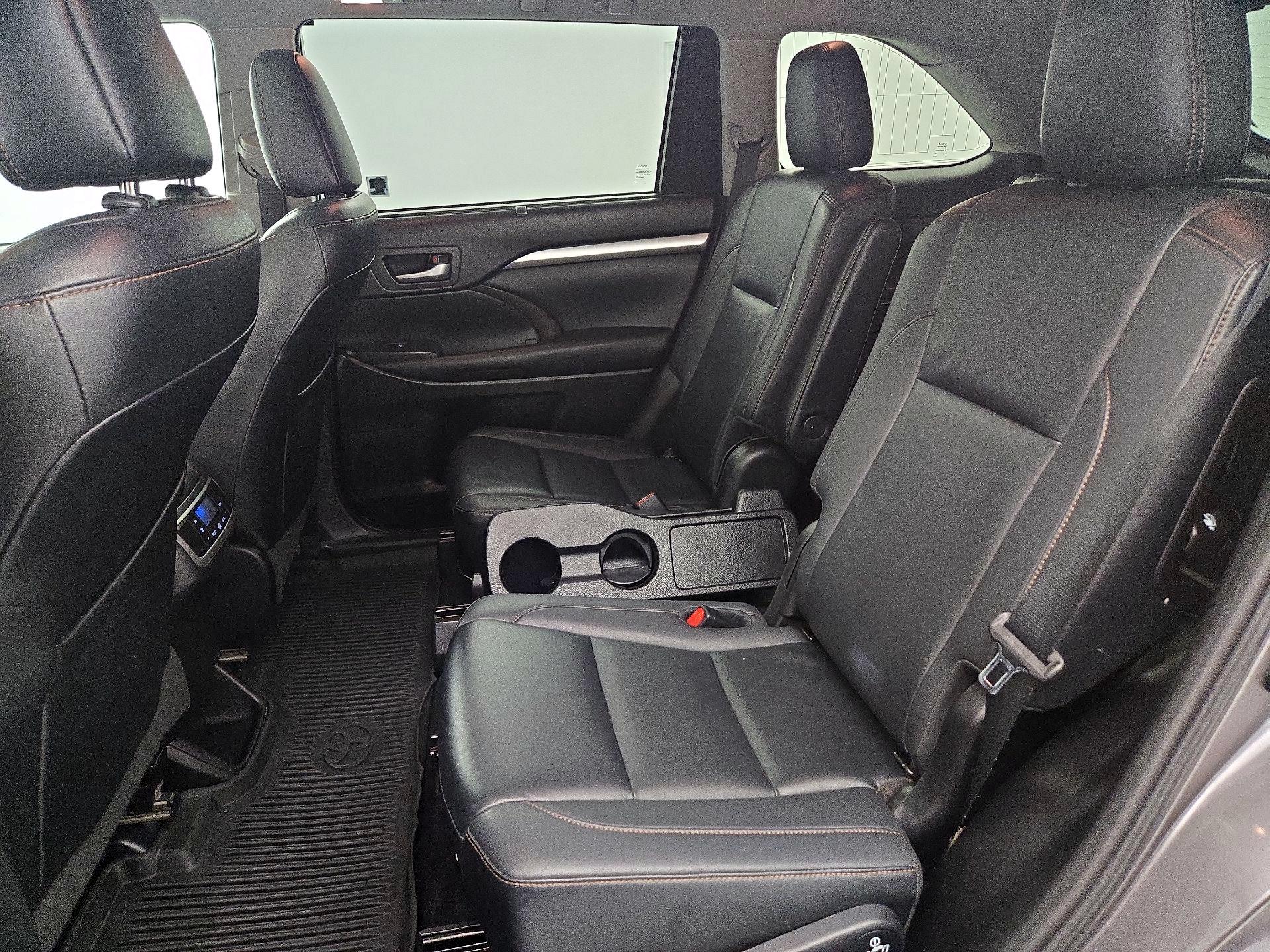 Thumbnail: 2019 Toyota Highlander - 20