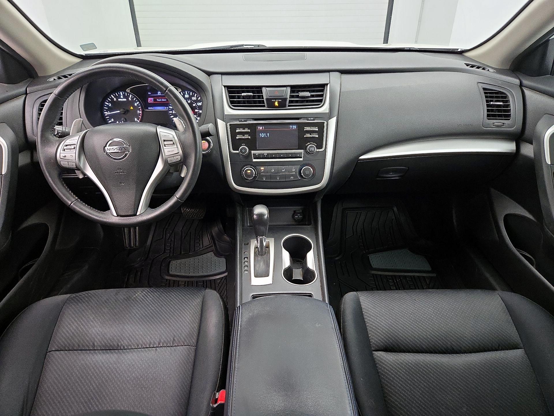 Thumbnail: 2016 Nissan Altima - 9