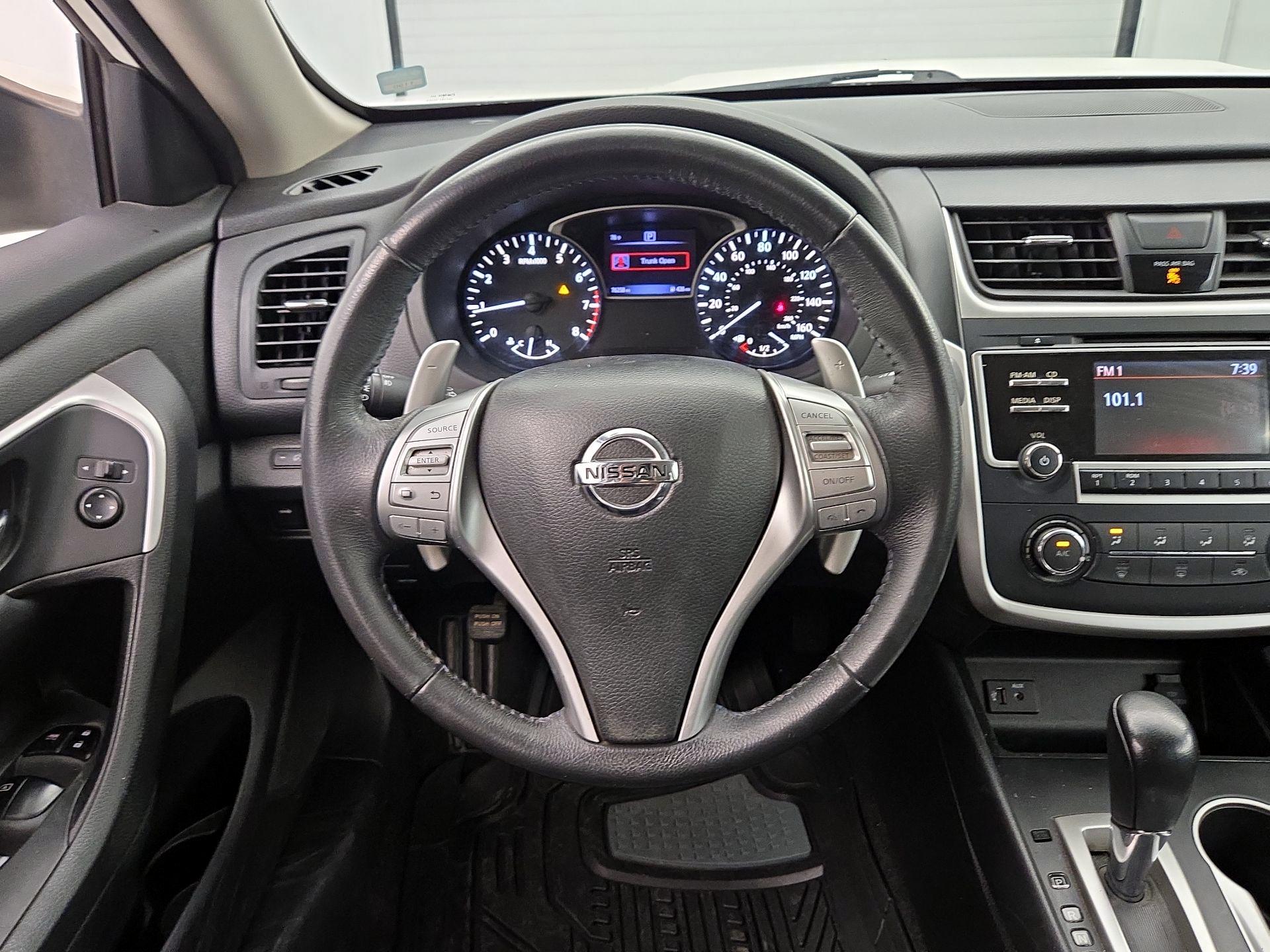 Thumbnail: 2016 Nissan Altima - 10