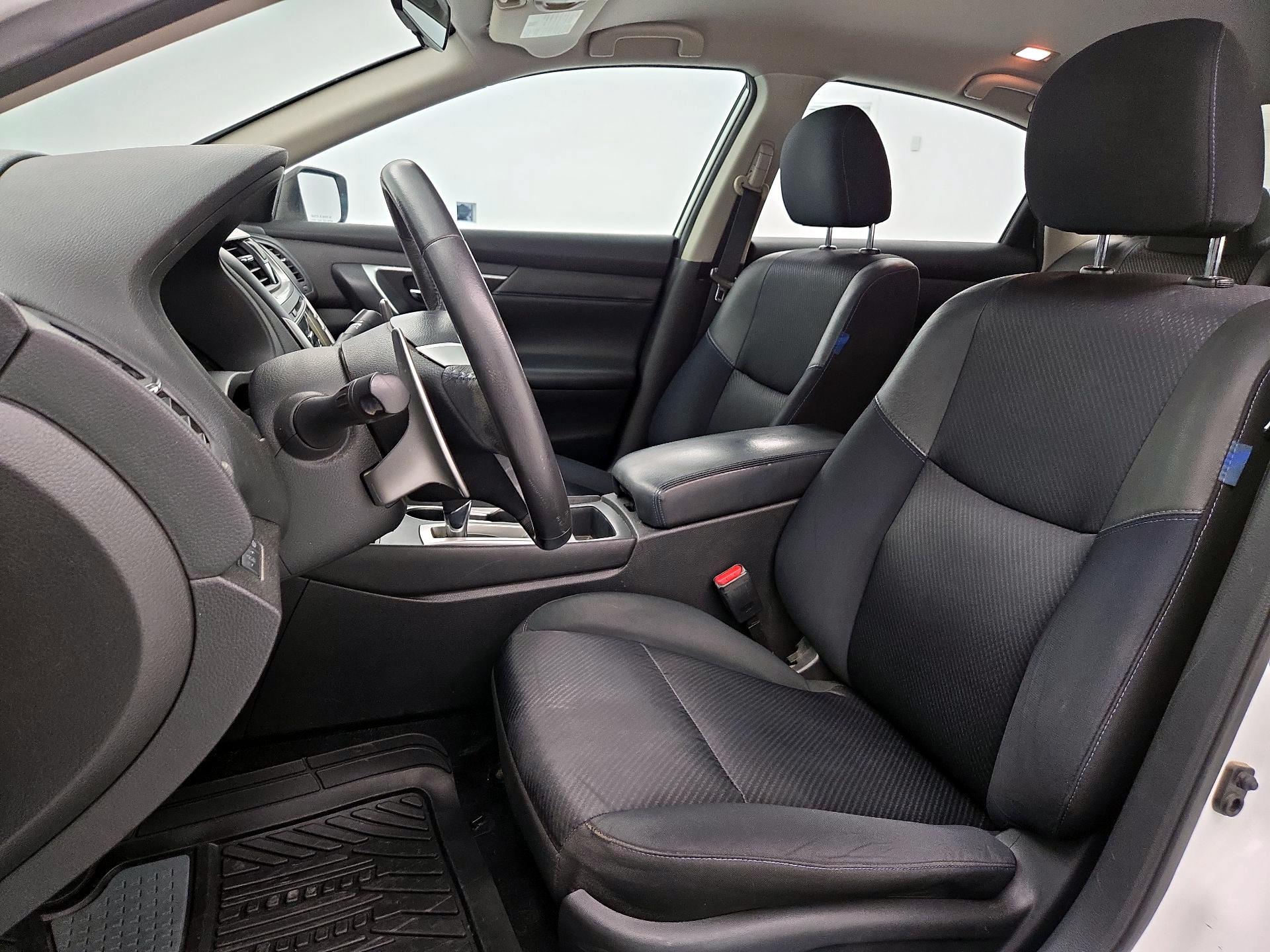 Thumbnail: 2016 Nissan Altima - 11