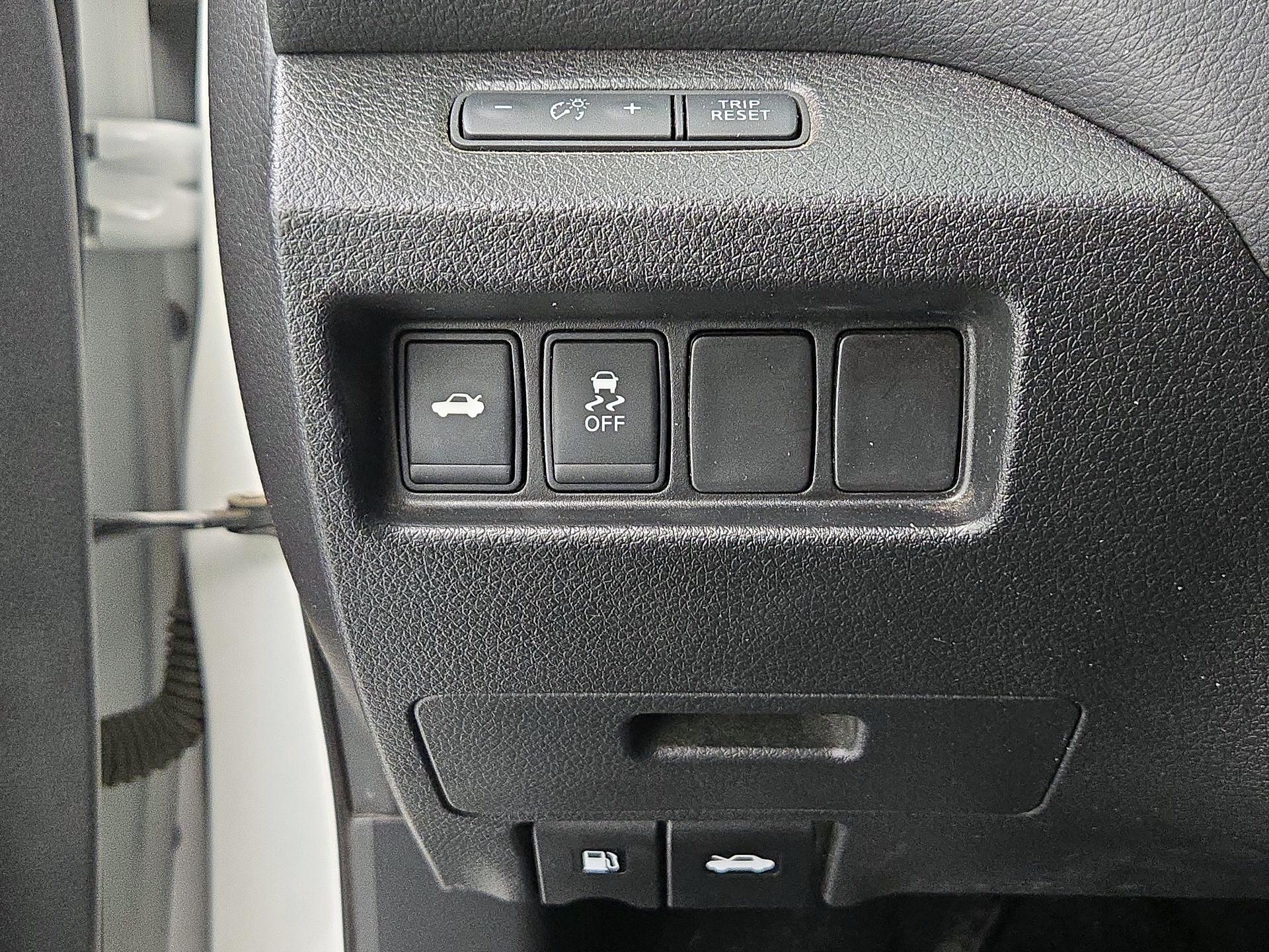 Thumbnail: 2016 Nissan Altima - 13