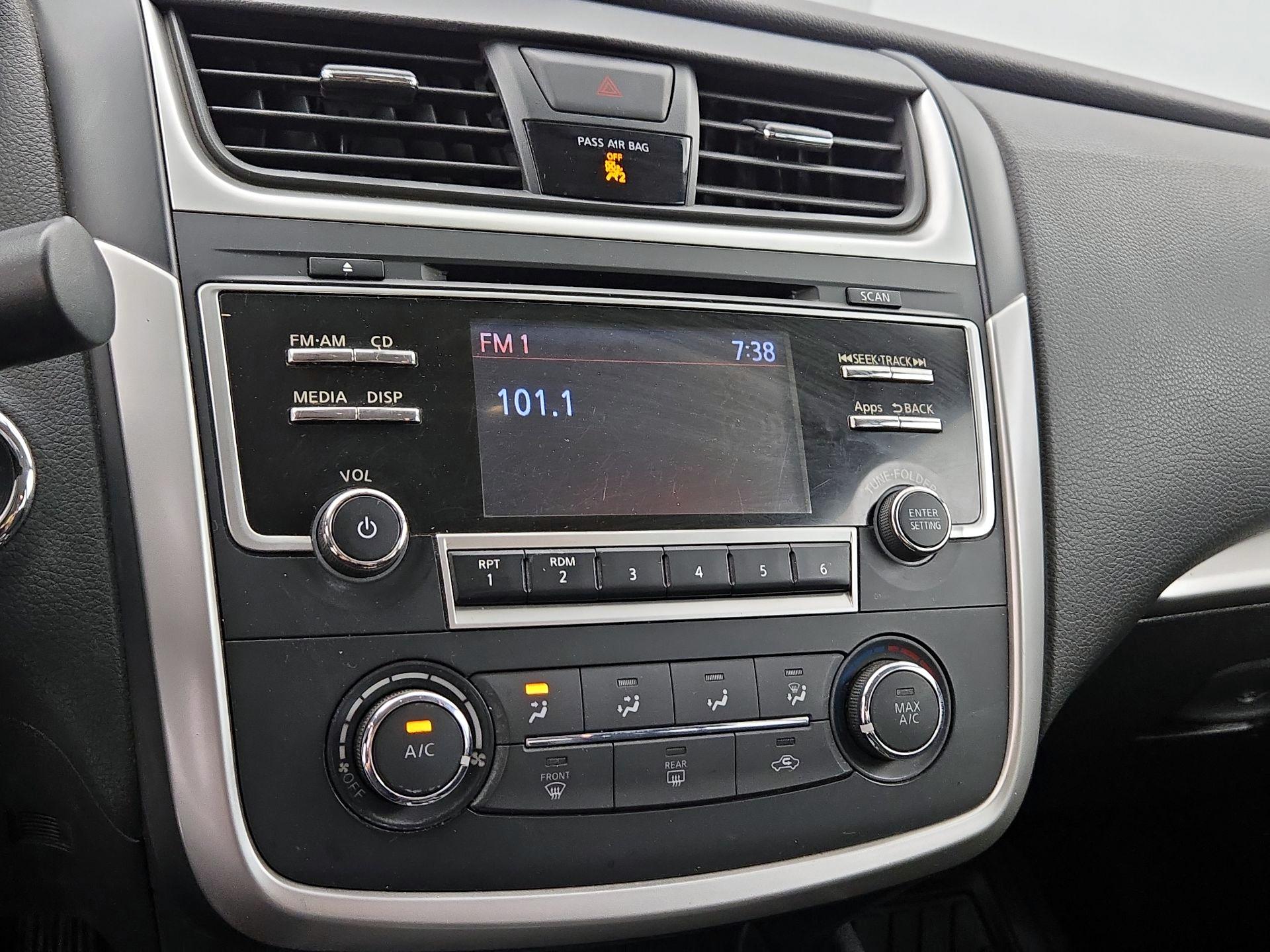 Thumbnail: 2016 Nissan Altima - 15