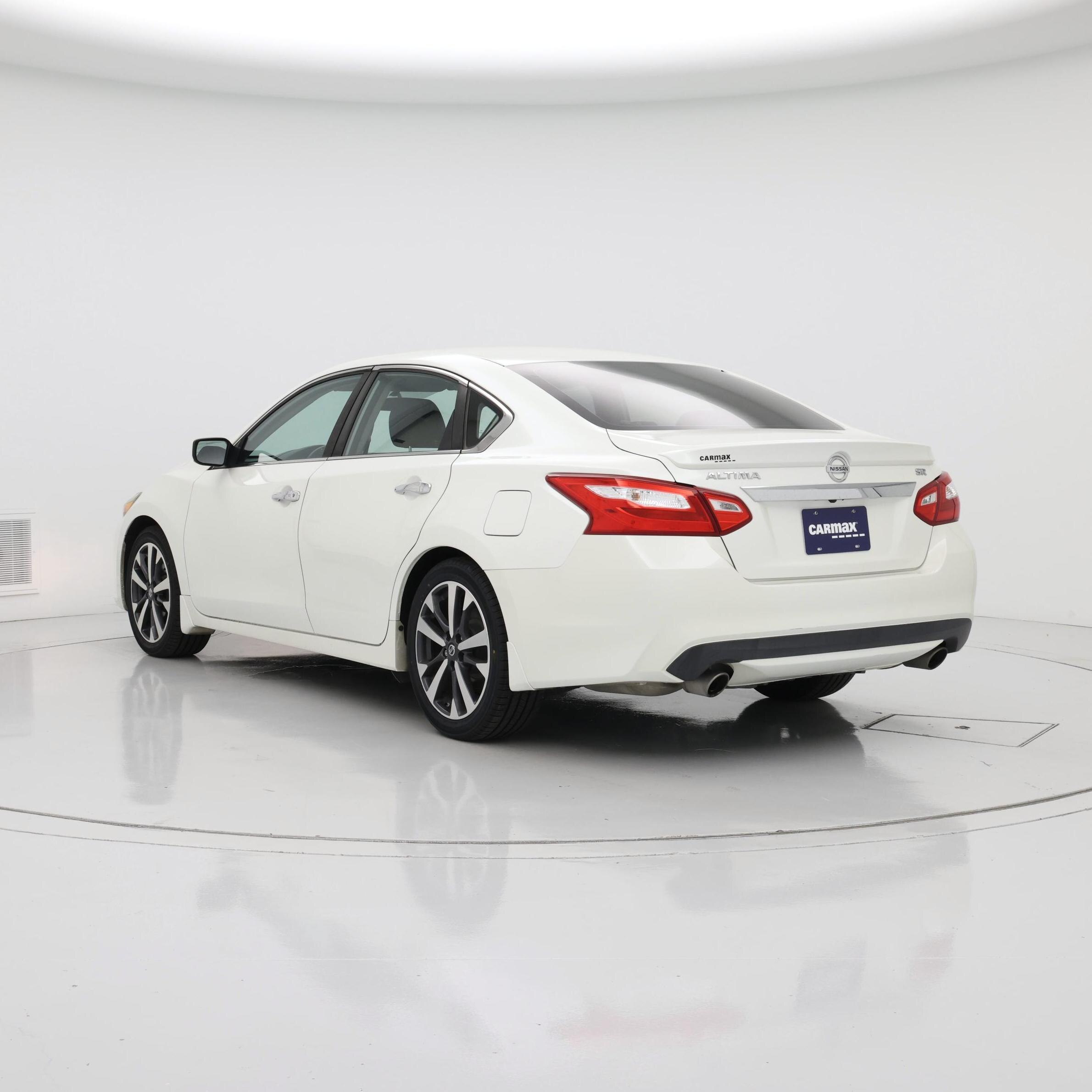 Thumbnail: 2016 Nissan Altima - 2