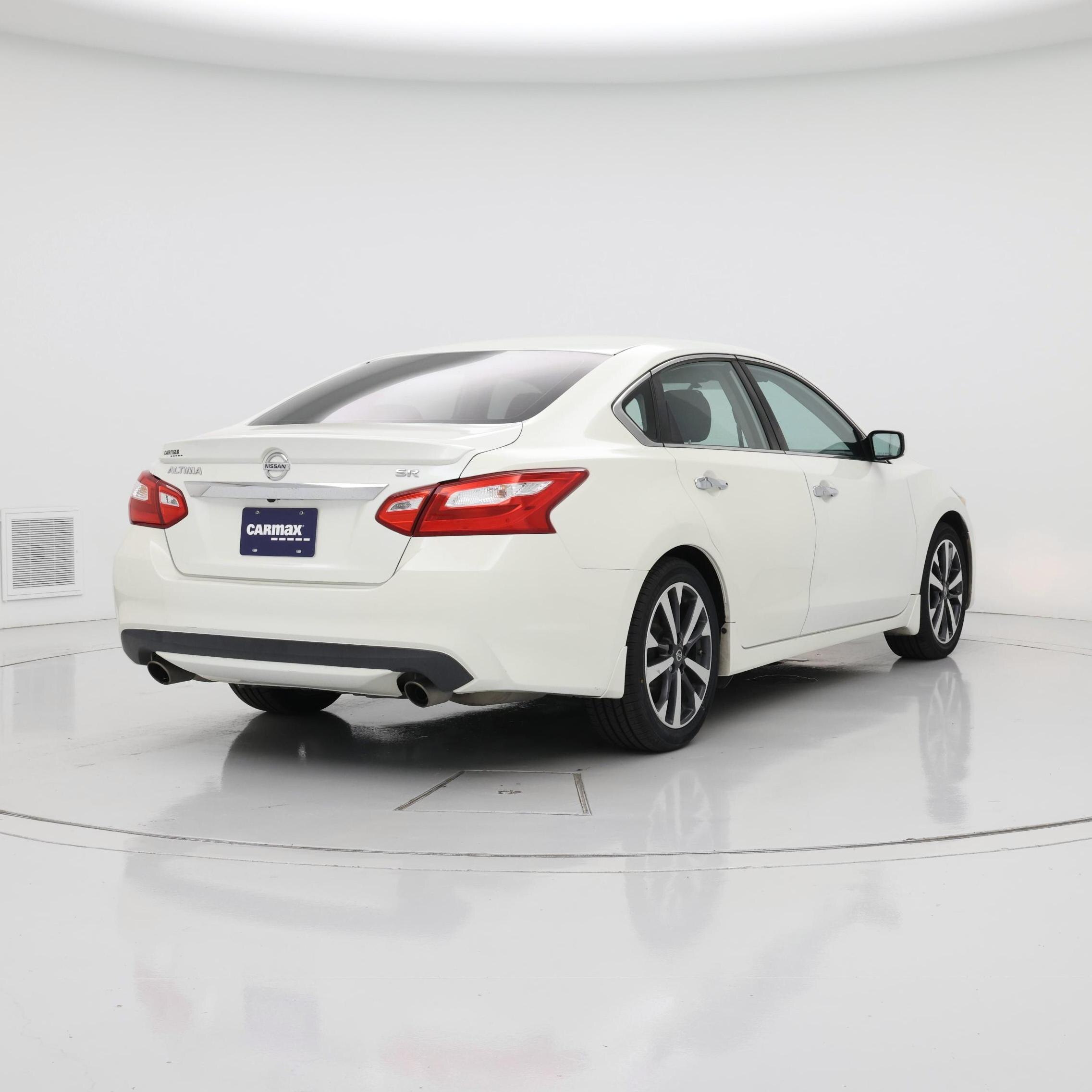 Thumbnail: 2016 Nissan Altima - 8