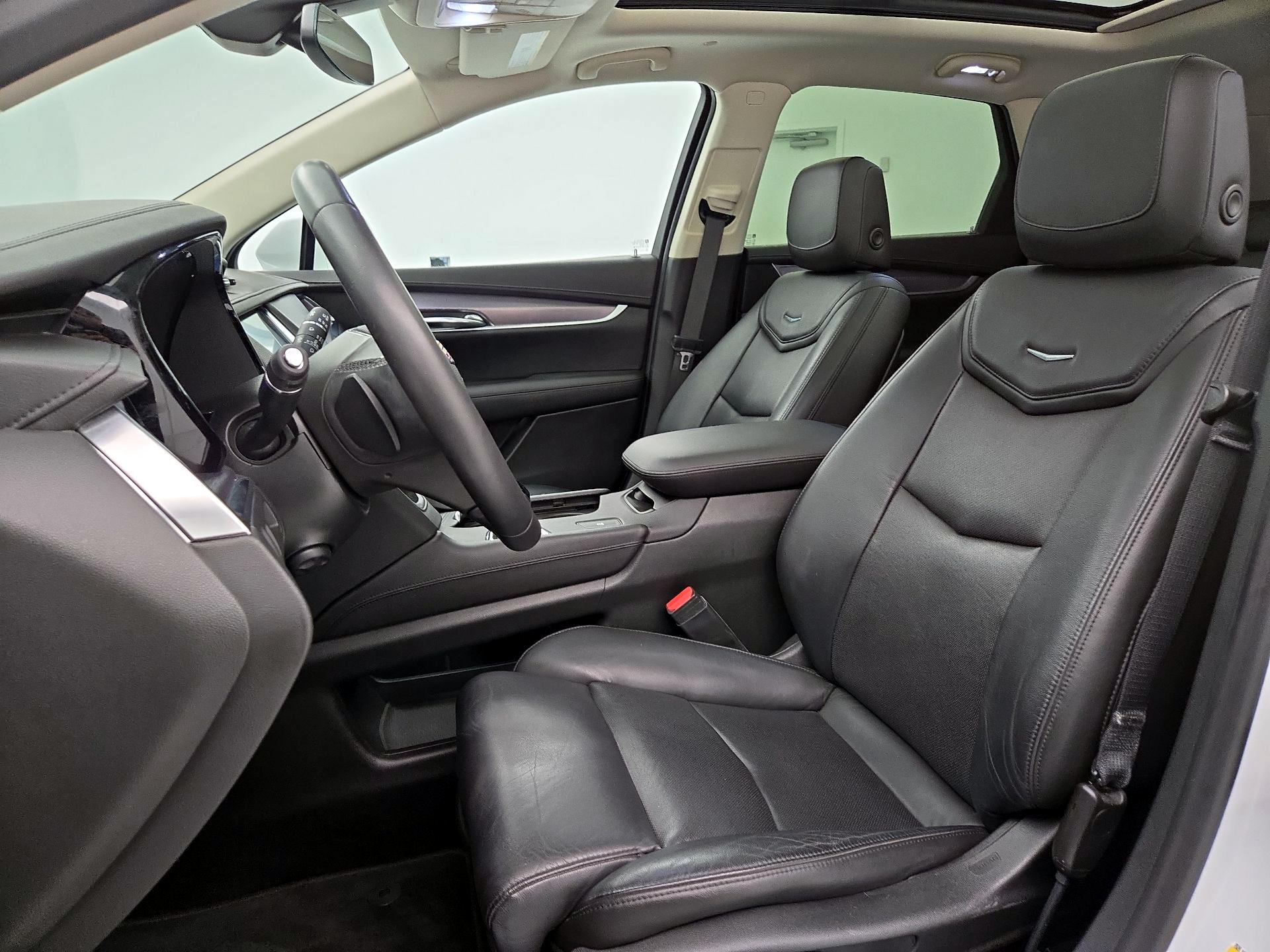 Thumbnail: 2017 Cadillac XT5 - 11