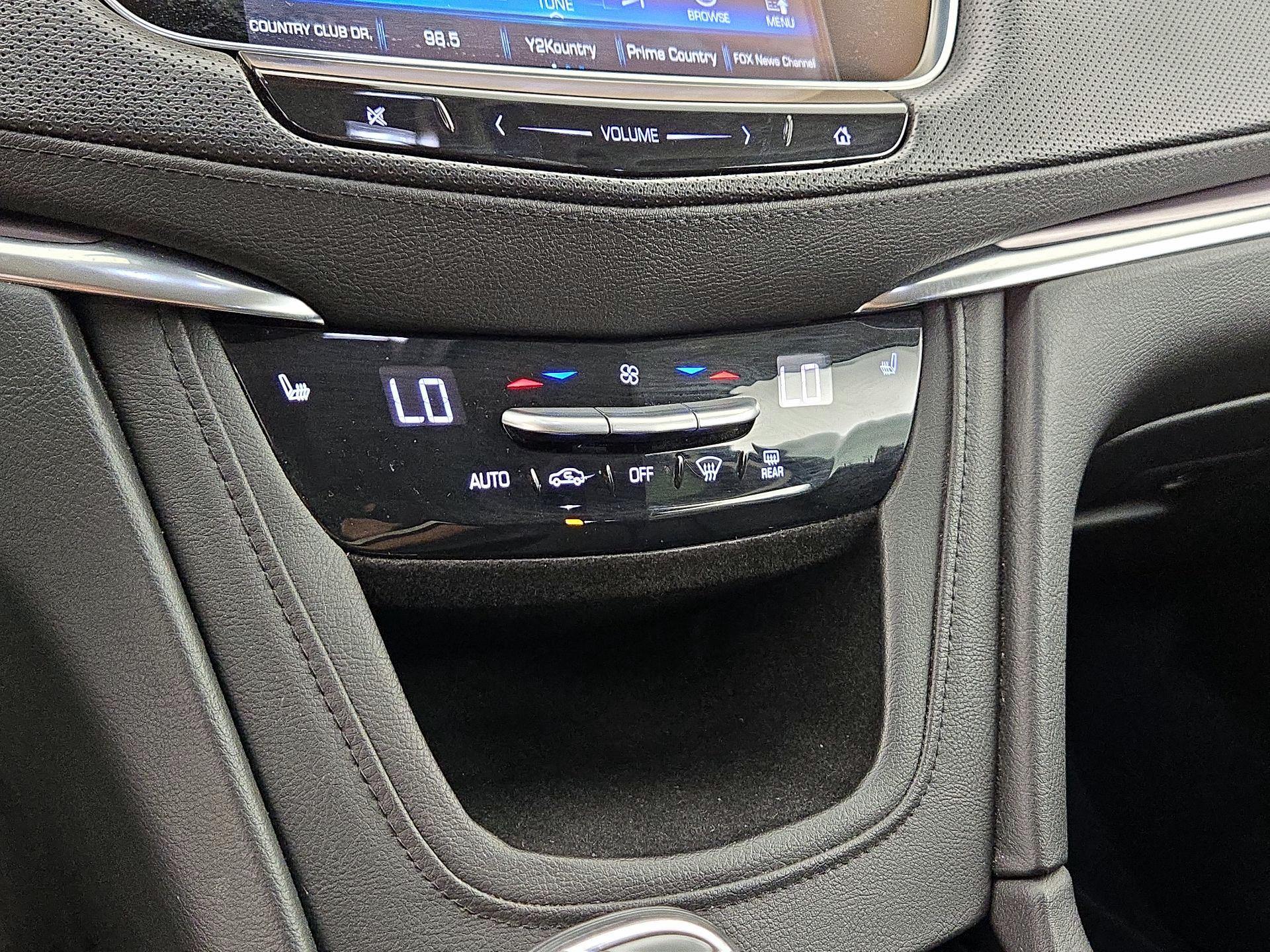 Thumbnail: 2017 Cadillac XT5 - 17