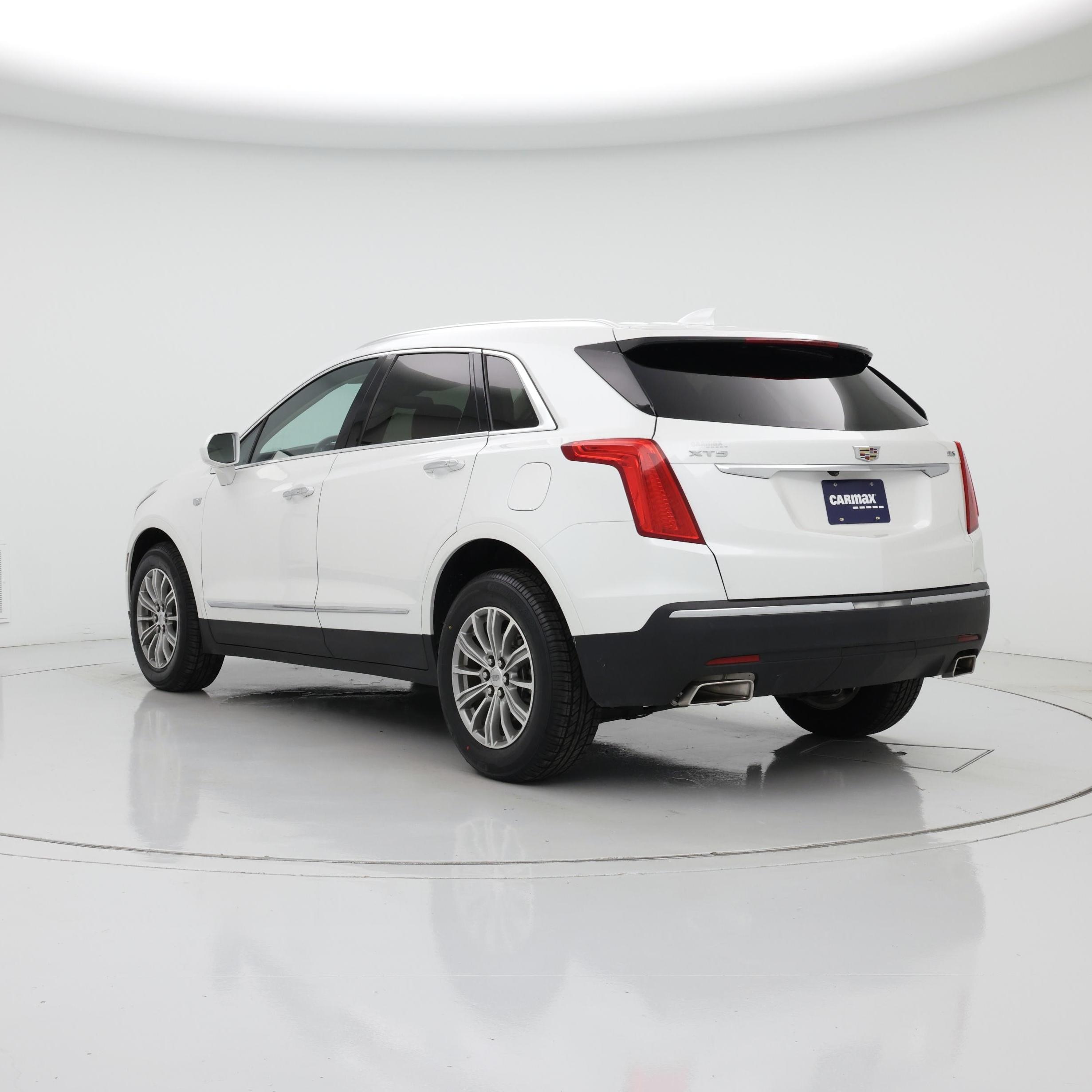 Thumbnail: 2017 Cadillac XT5 - 2