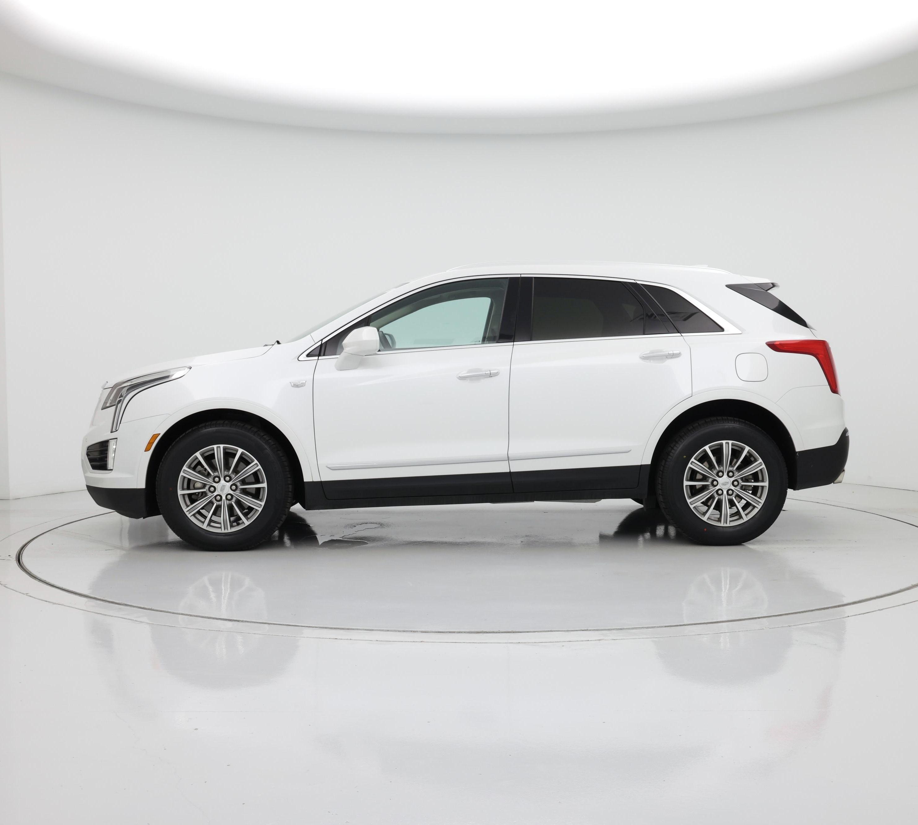 Thumbnail: 2017 Cadillac XT5 - 3
