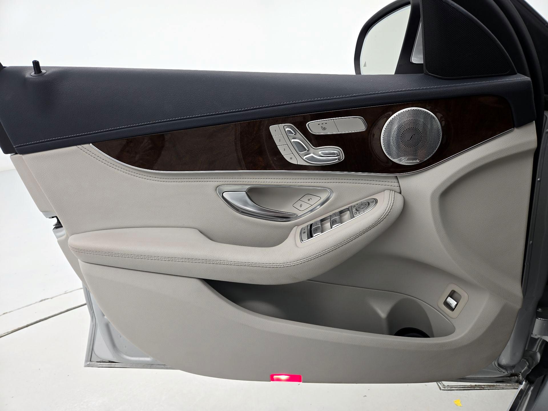 Thumbnail: 2016 Mercedes-Benz C-Class - 12