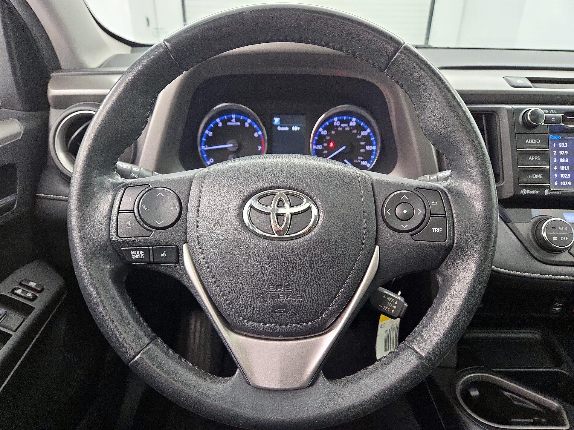 Thumbnail: 2016 Toyota RAV4 - 10