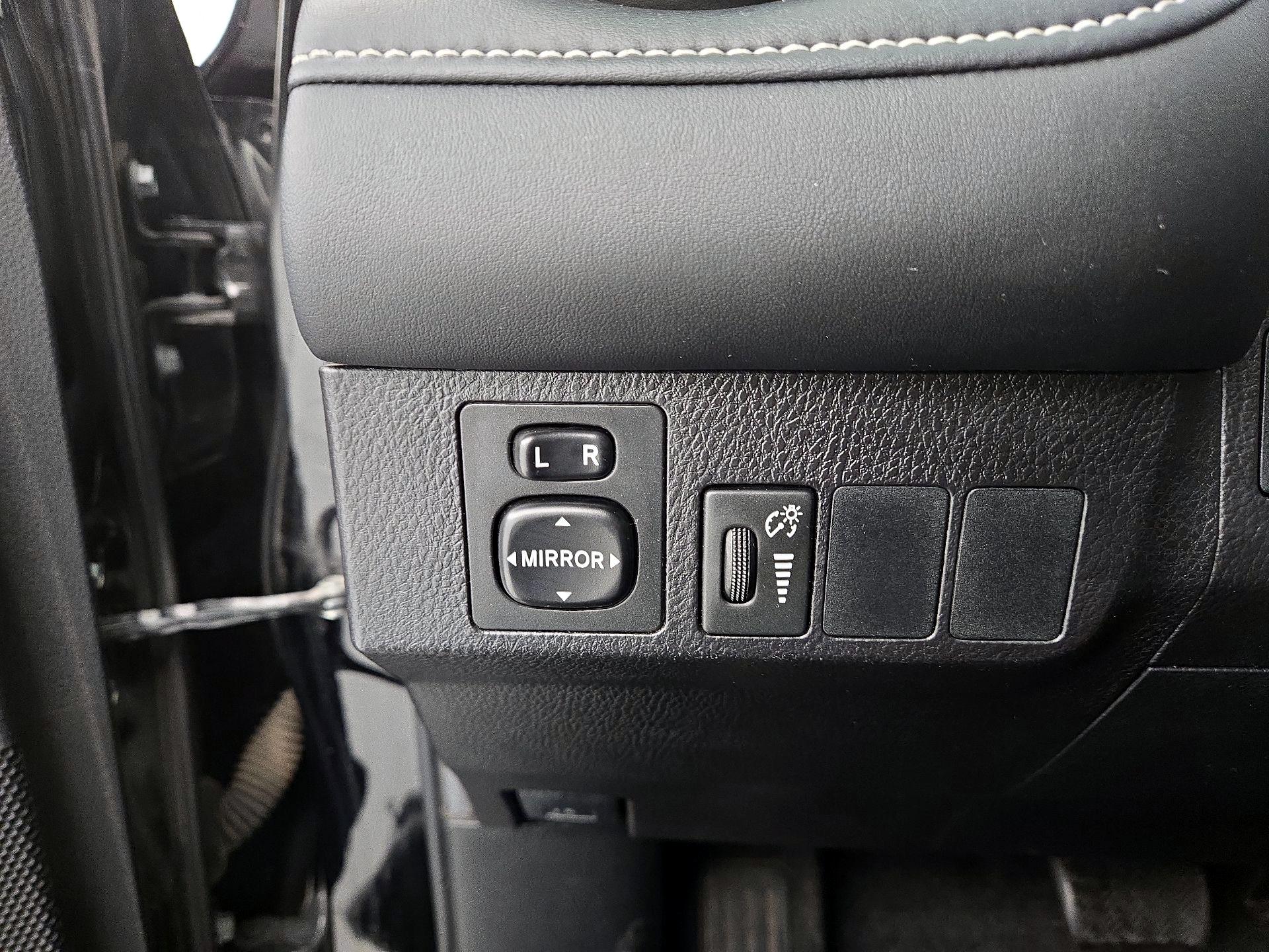 Thumbnail: 2016 Toyota RAV4 - 13