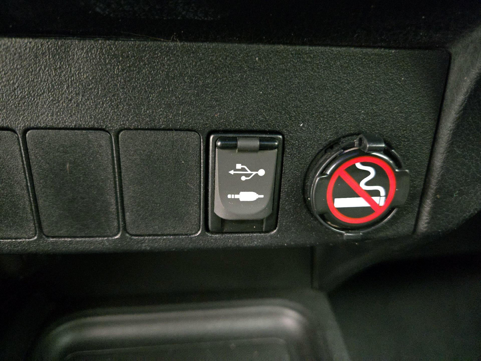 Thumbnail: 2016 Toyota RAV4 - 18