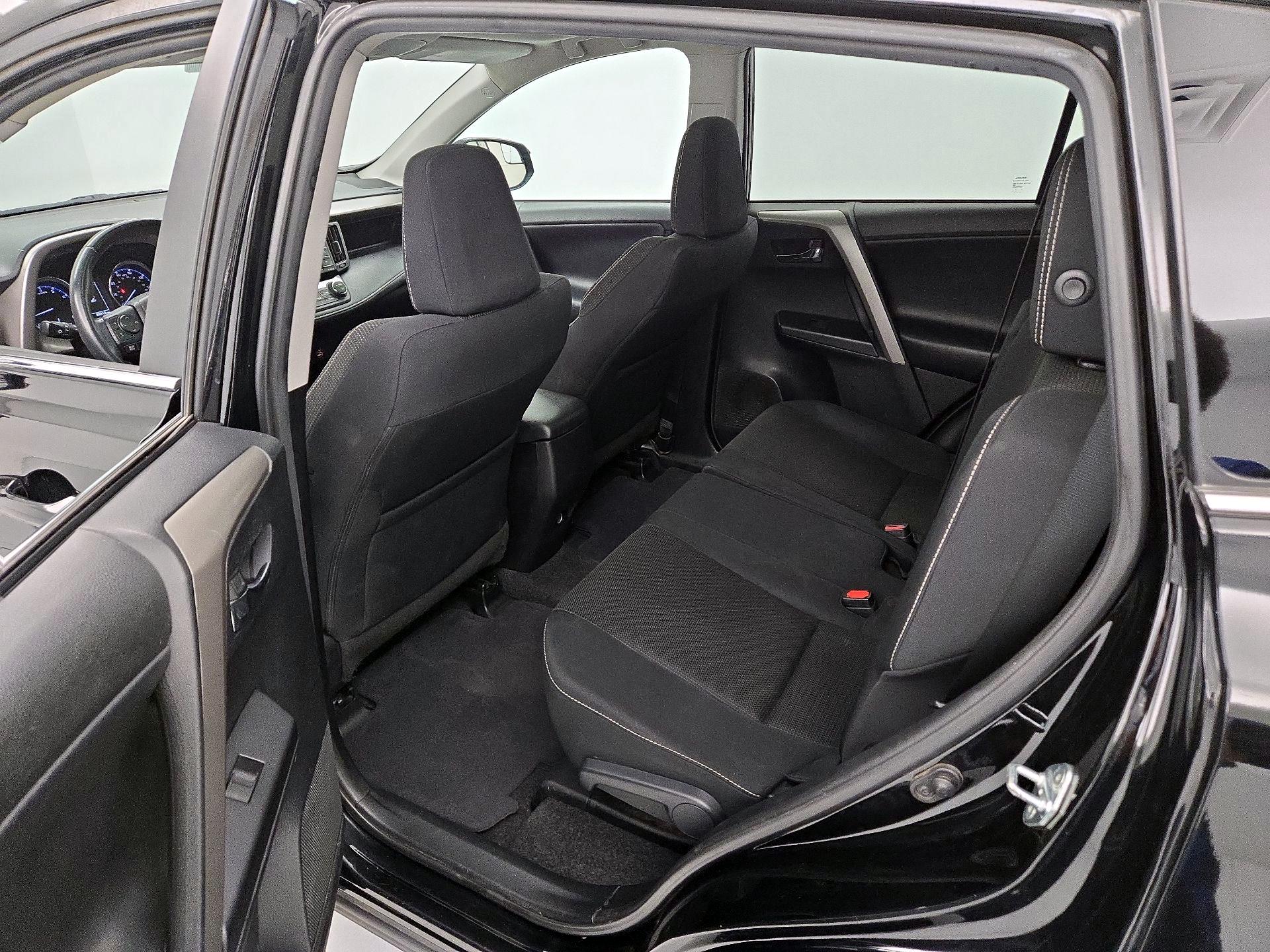 Thumbnail: 2016 Toyota RAV4 - 20