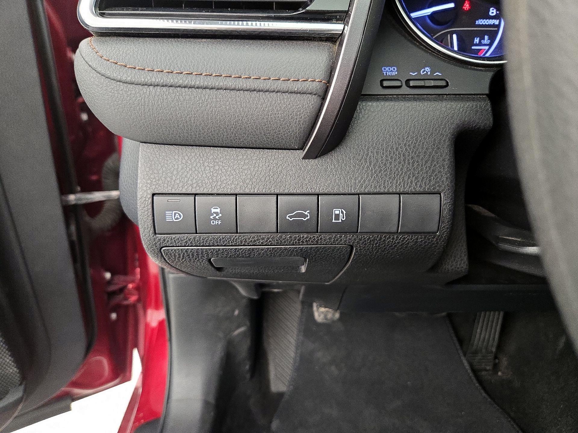 Thumbnail: 2018 Toyota Camry - 13