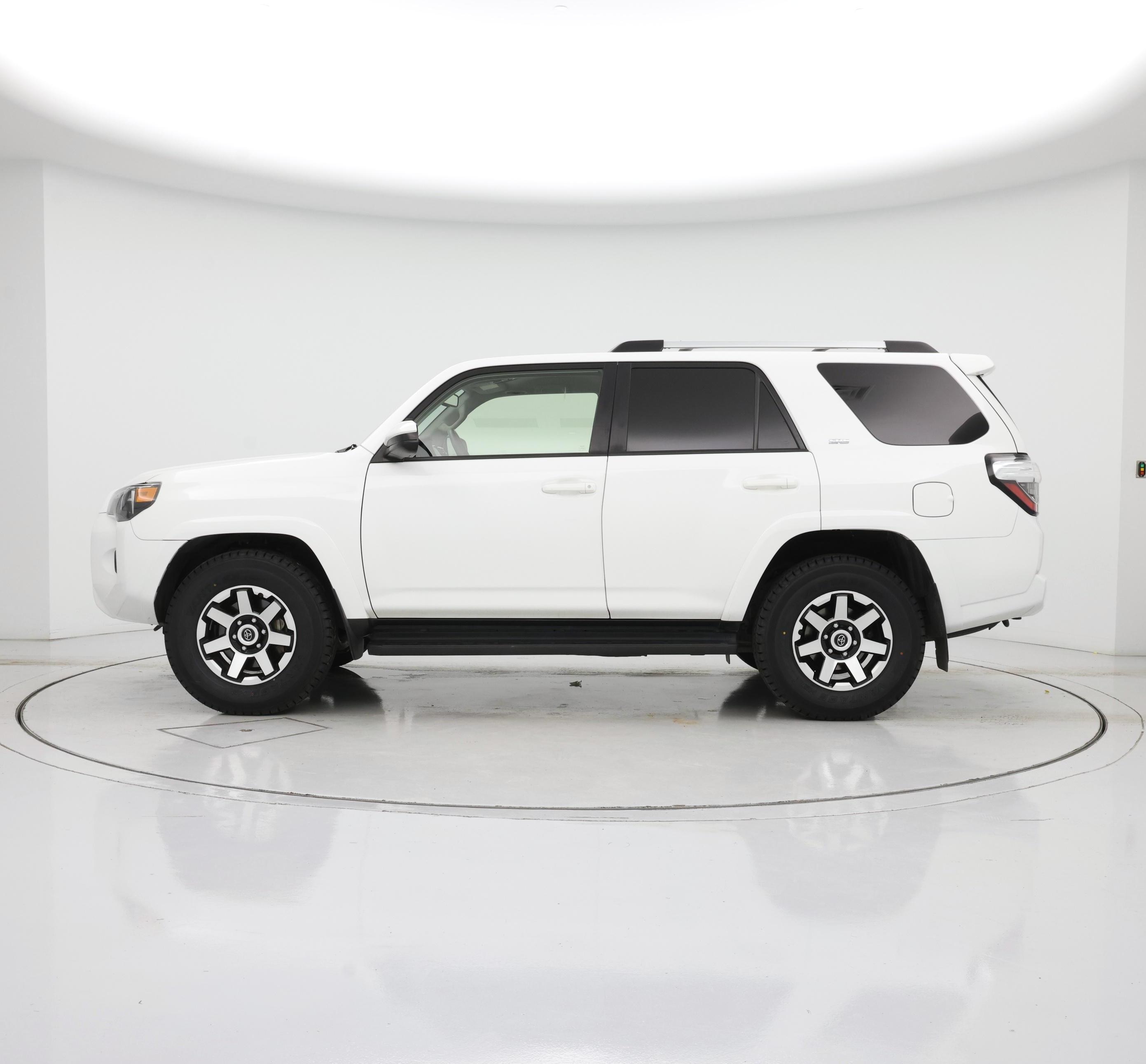 Thumbnail: 2020 Toyota 4Runner - 3