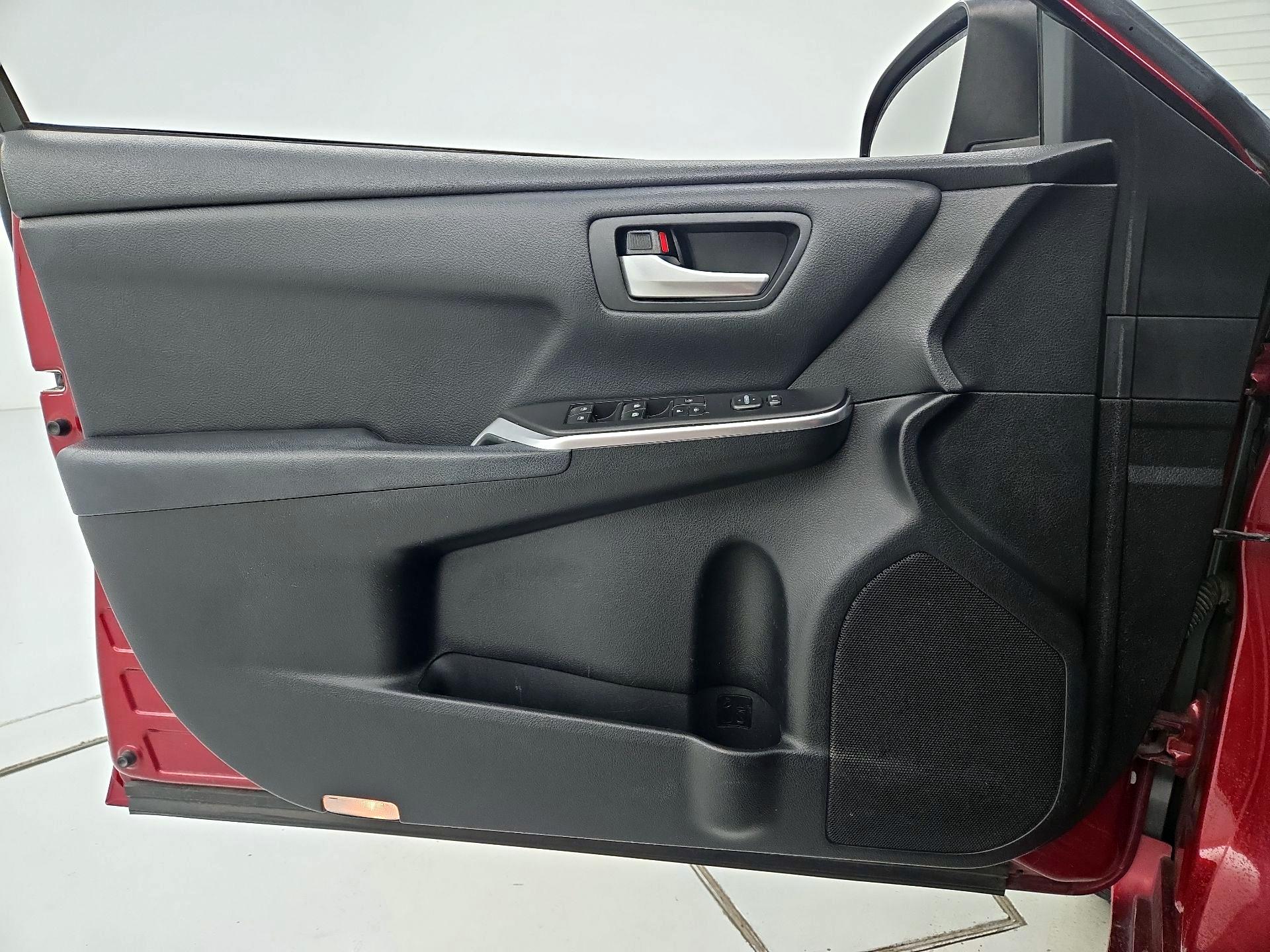 Thumbnail: 2017 Toyota Camry - 12