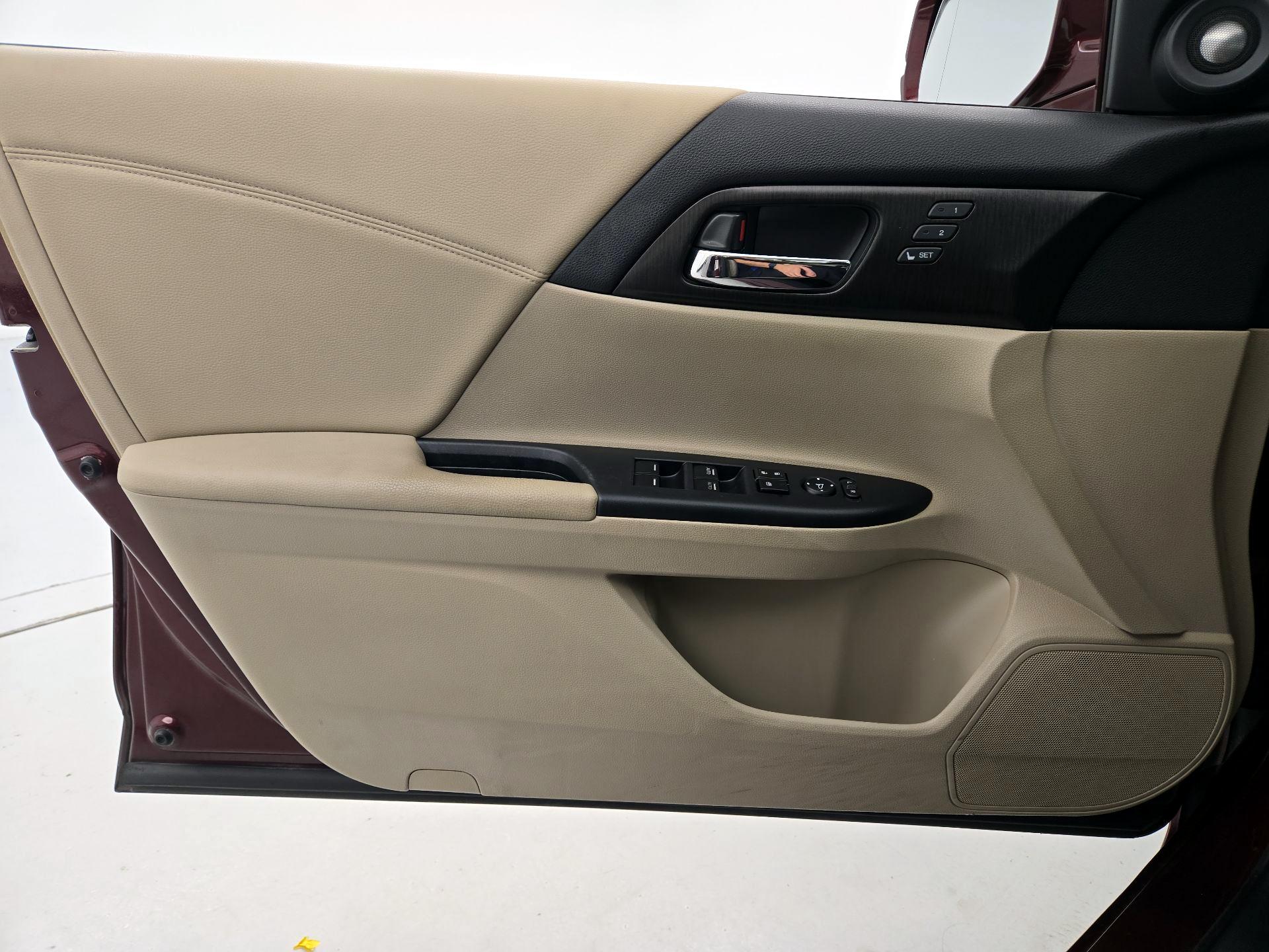 Thumbnail: 2015 Honda Accord - 12