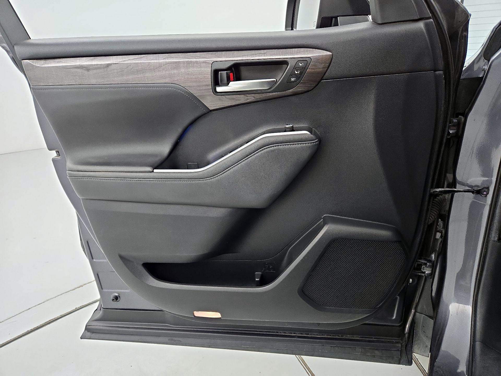 Thumbnail: 2021 Toyota Highlander - 12