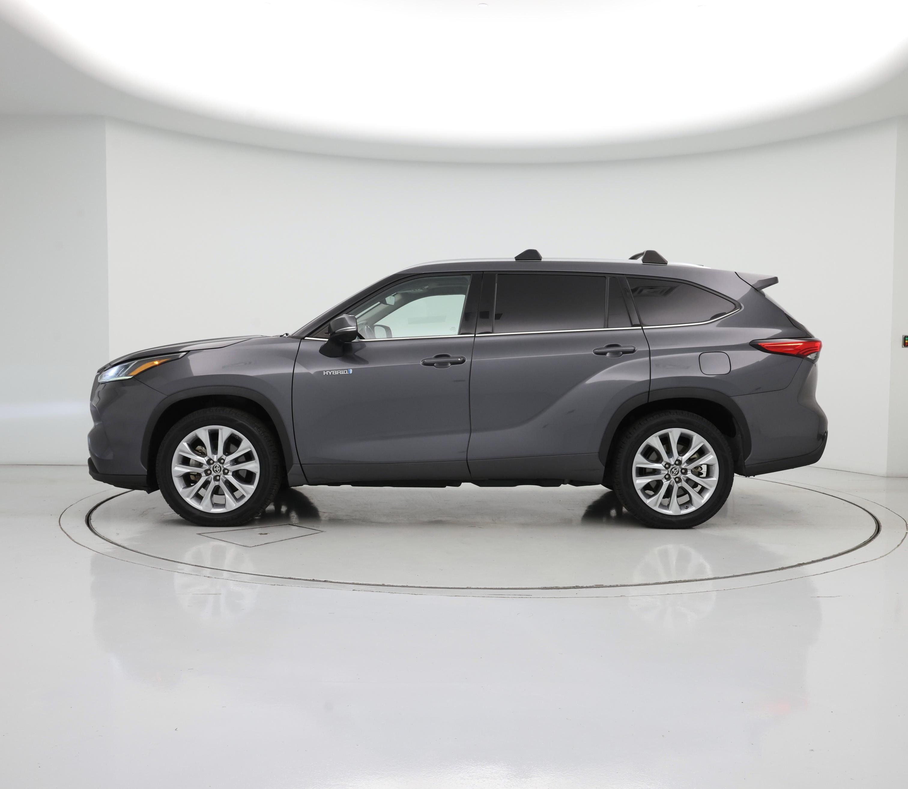 Thumbnail: 2021 Toyota Highlander - 3