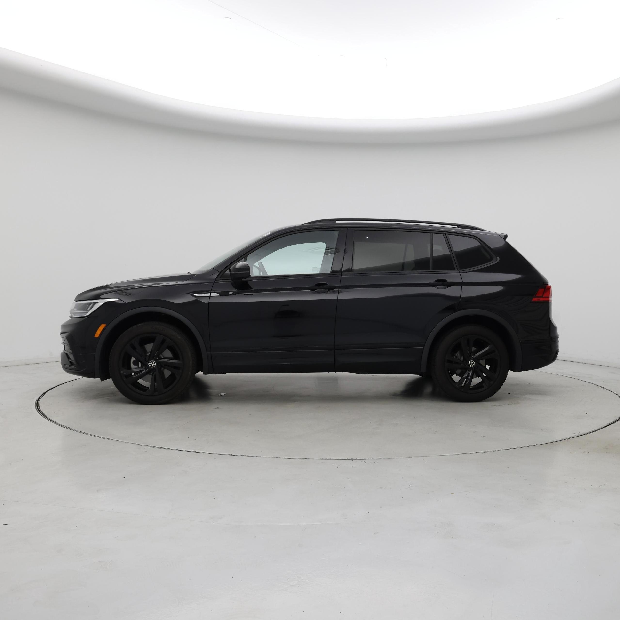 Thumbnail: 2024 Volkswagen Tiguan - 3