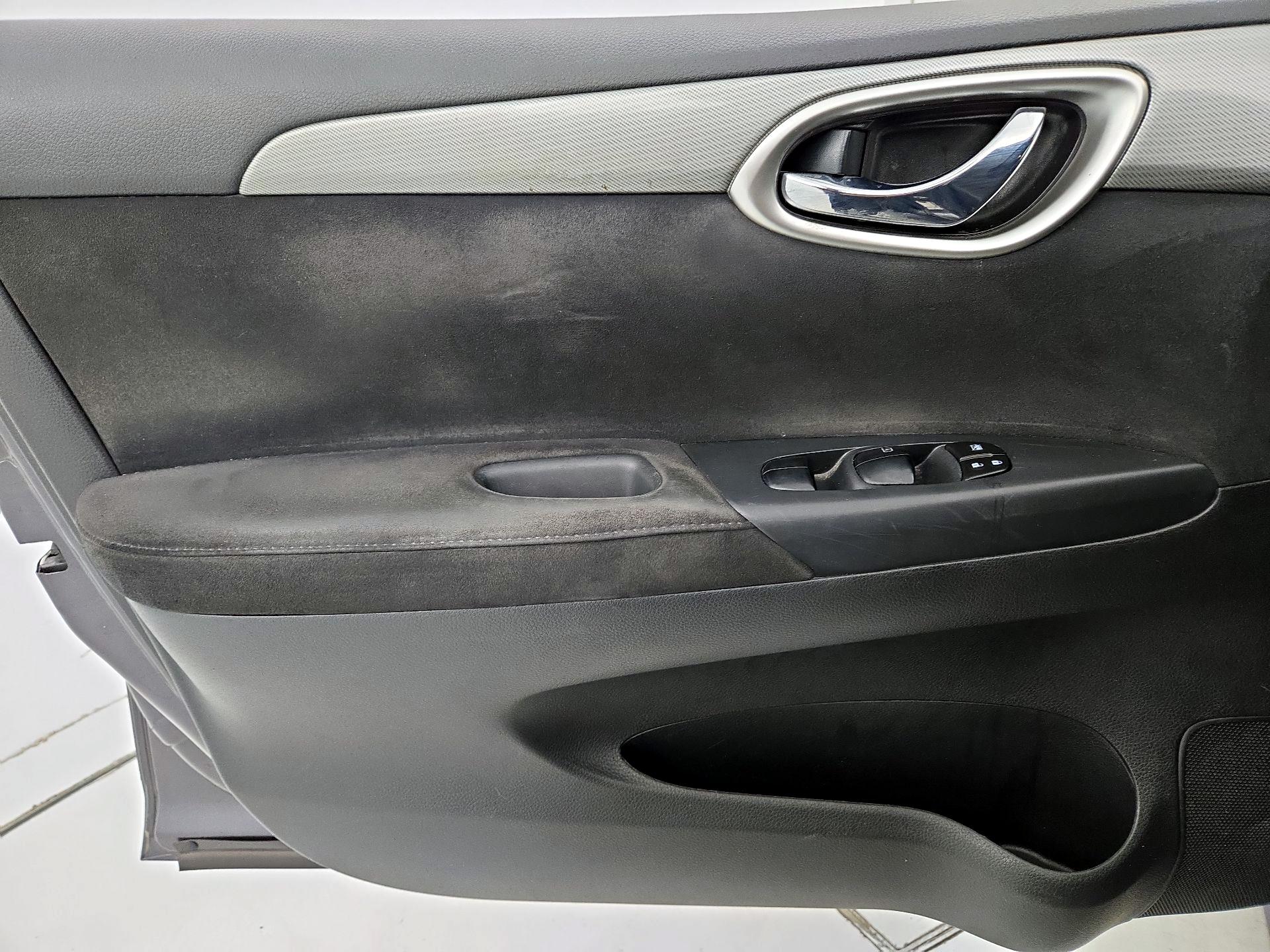 Thumbnail: 2015 Nissan Sentra - 12