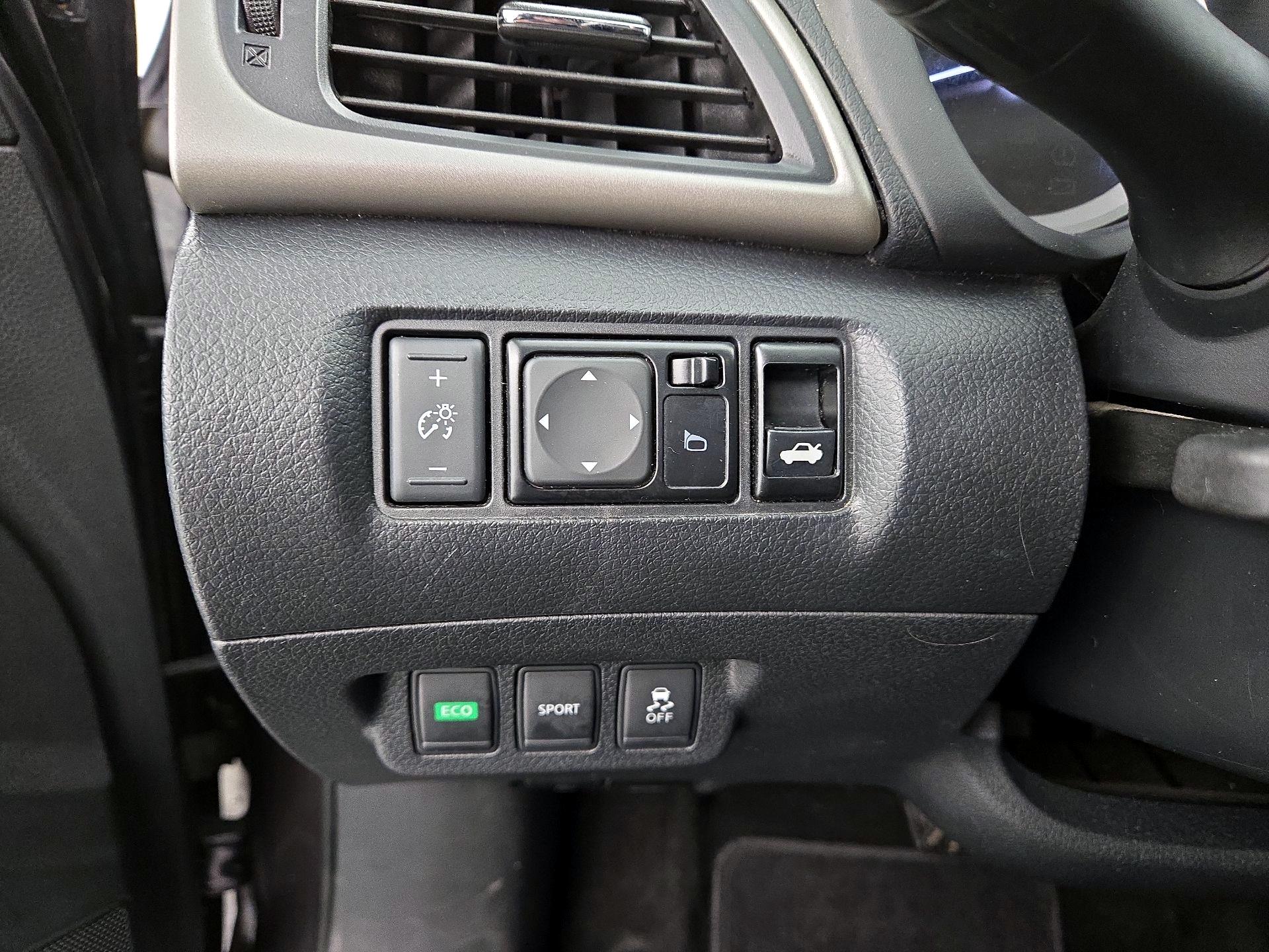 Thumbnail: 2015 Nissan Sentra - 13