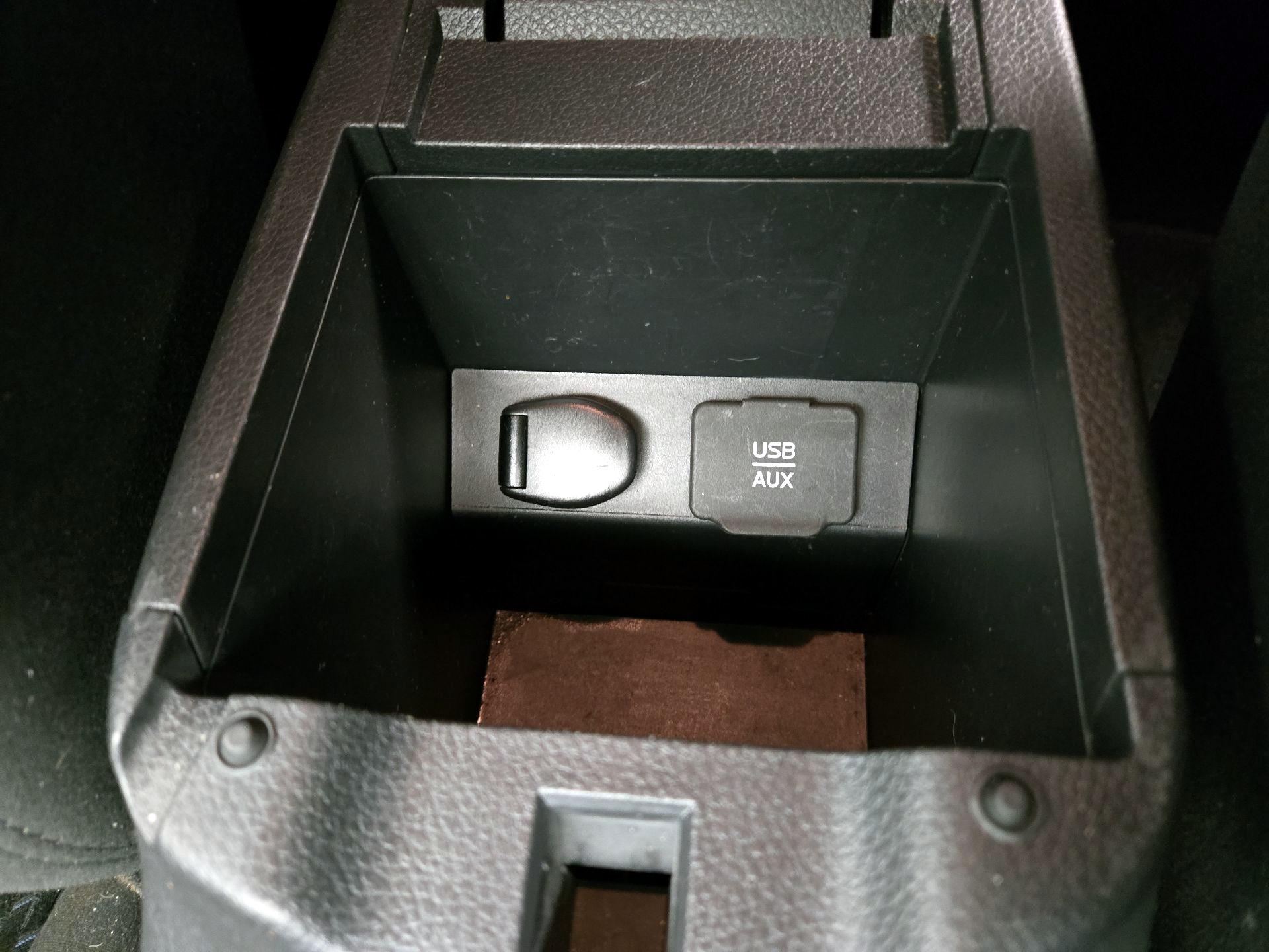 Thumbnail: 2015 Nissan Sentra - 18