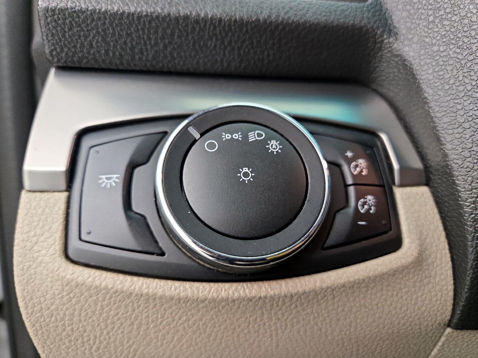 Thumbnail: 2015 Ford Explorer - 13