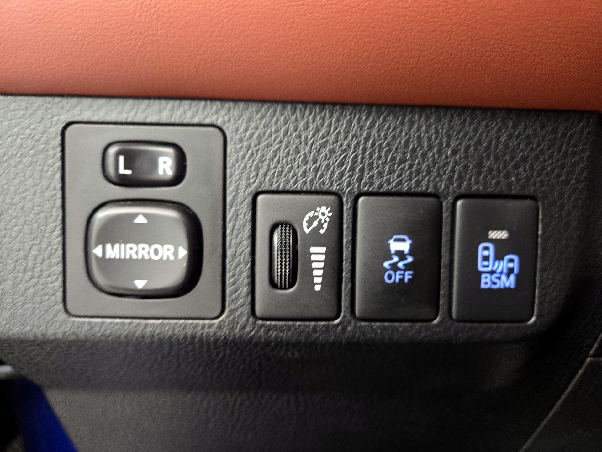 Thumbnail: 2014 Toyota RAV4 - 13