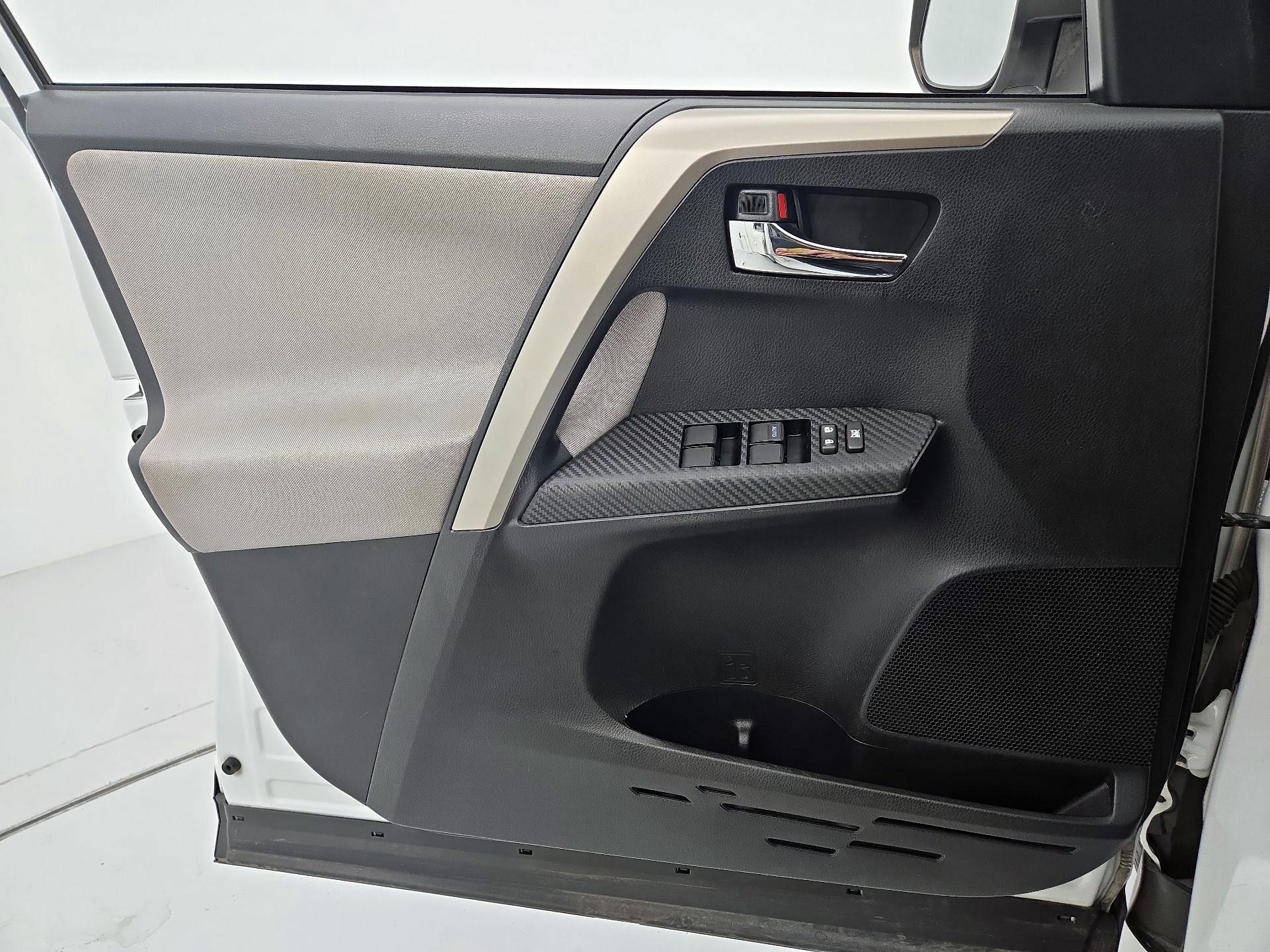 Thumbnail: 2014 Toyota RAV4 - 12