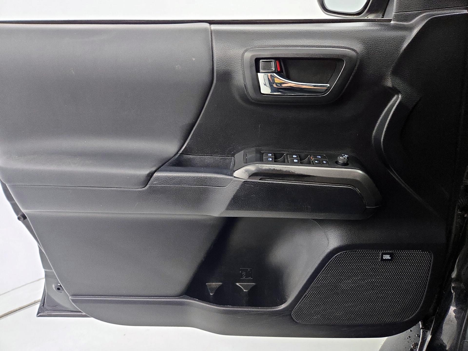 Thumbnail: 2019 Toyota Tacoma - 12