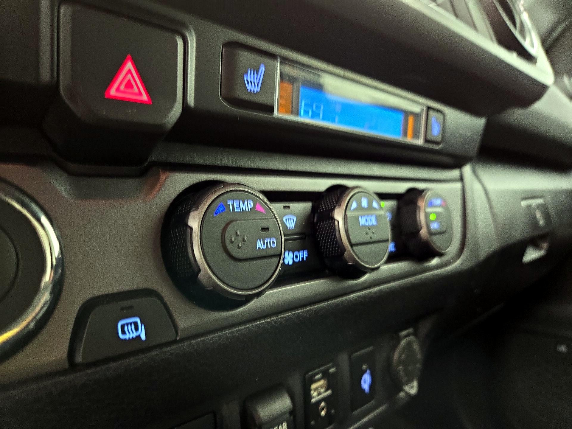 Thumbnail: 2019 Toyota Tacoma - 16