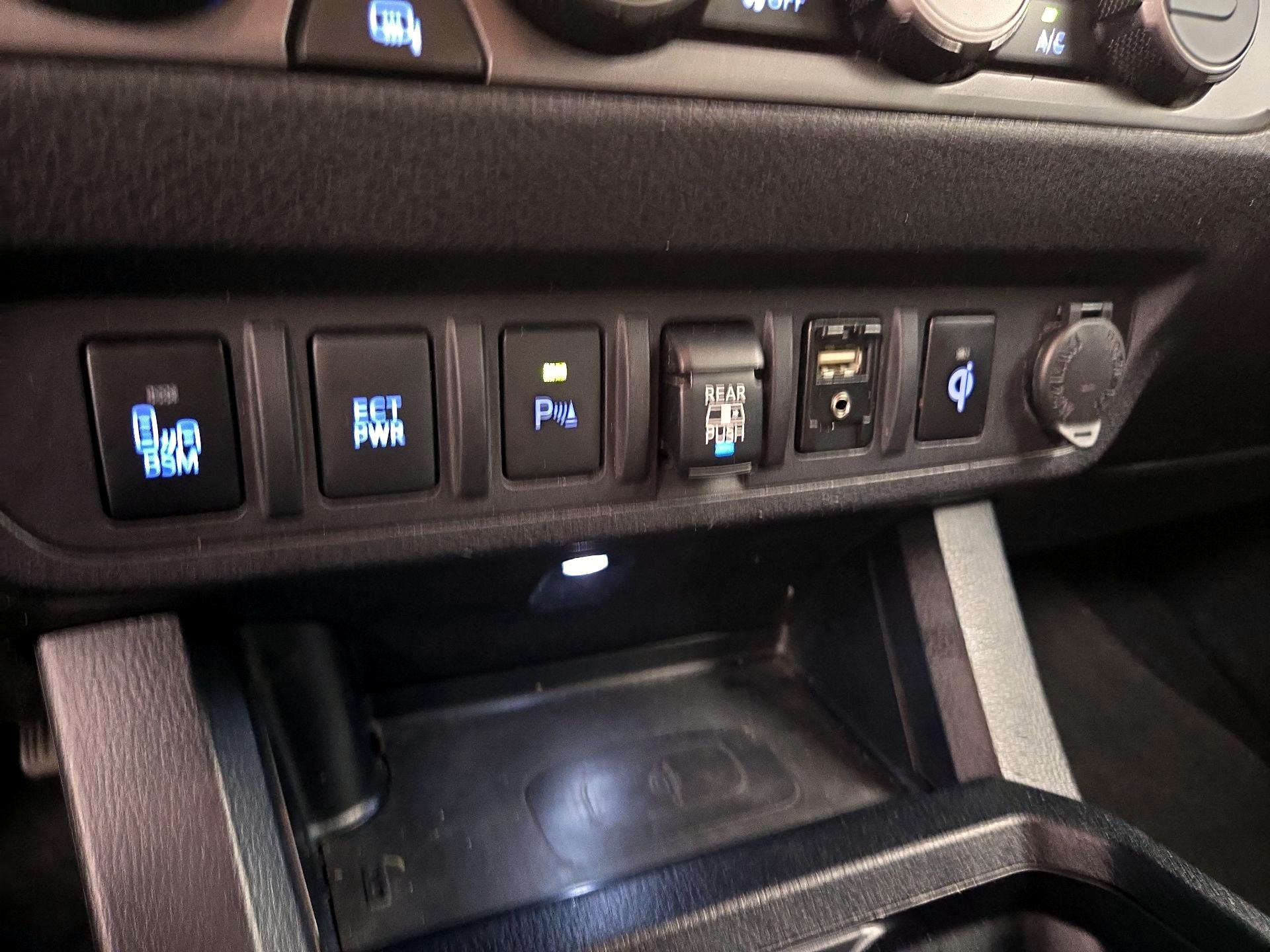 Thumbnail: 2019 Toyota Tacoma - 18