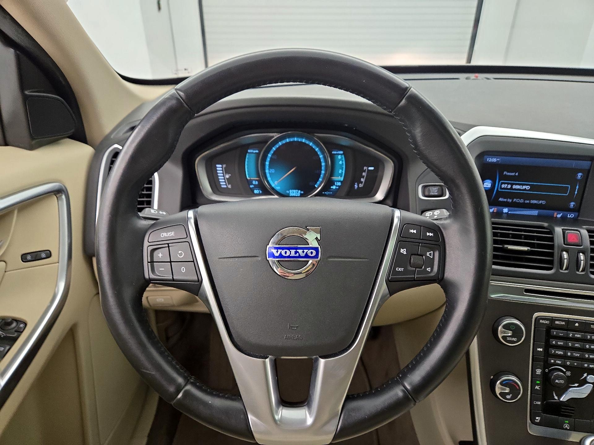 Thumbnail: 2015 Volvo XC60 - 10