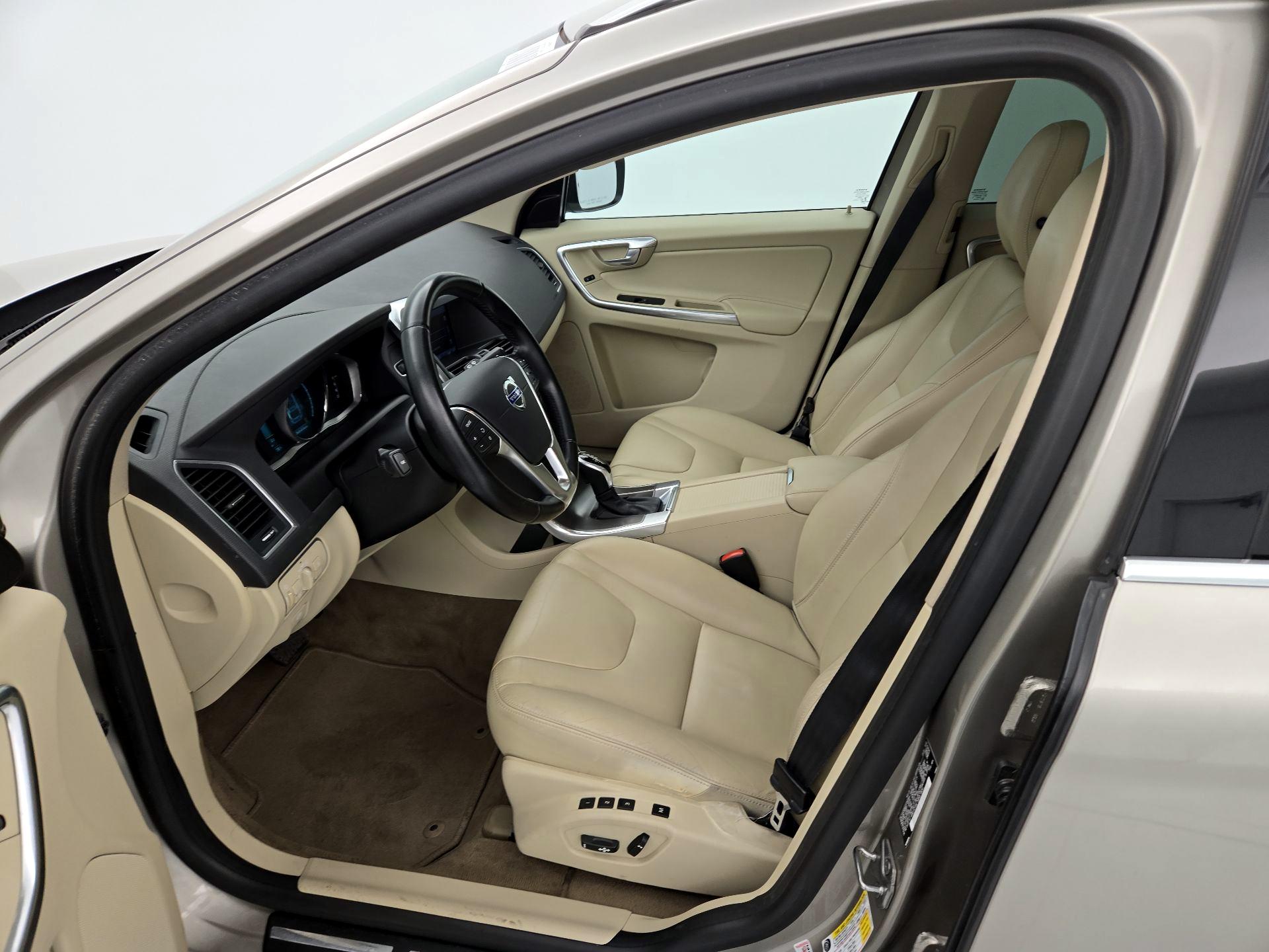 Thumbnail: 2015 Volvo XC60 - 11