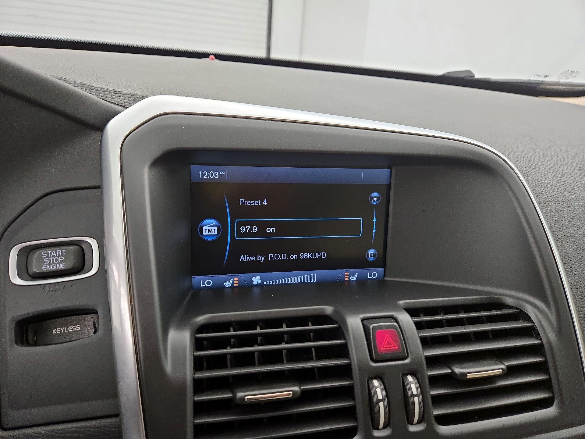 Thumbnail: 2015 Volvo XC60 - 15