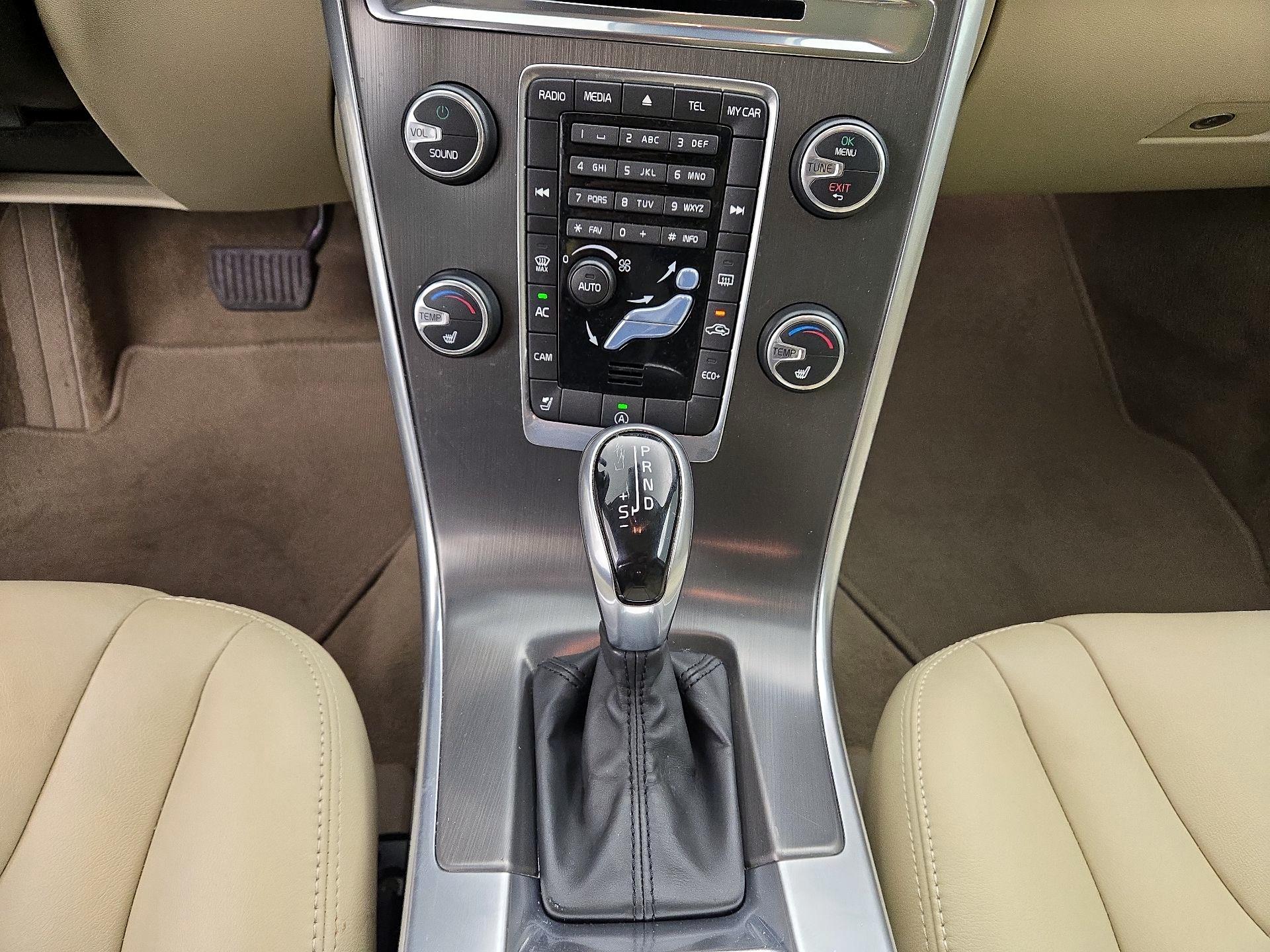 Thumbnail: 2015 Volvo XC60 - 17