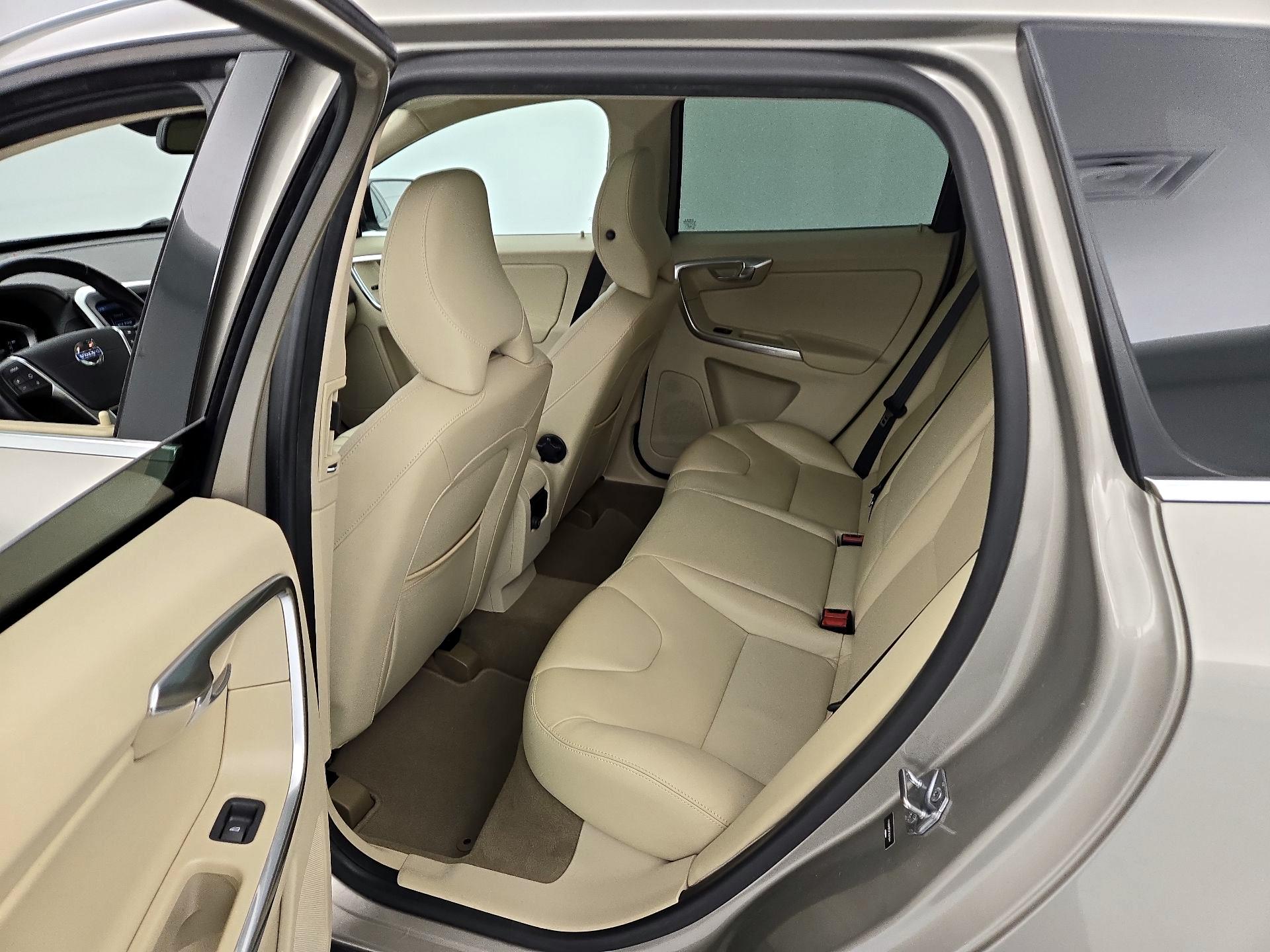 Thumbnail: 2015 Volvo XC60 - 20