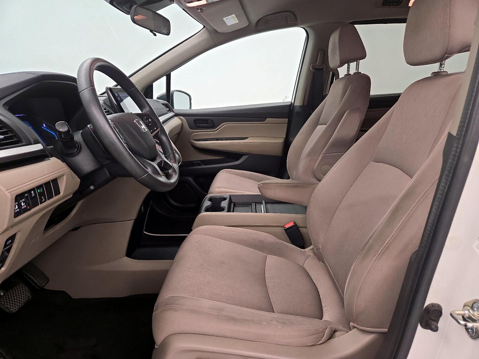 Thumbnail: 2018 Honda Odyssey - 11