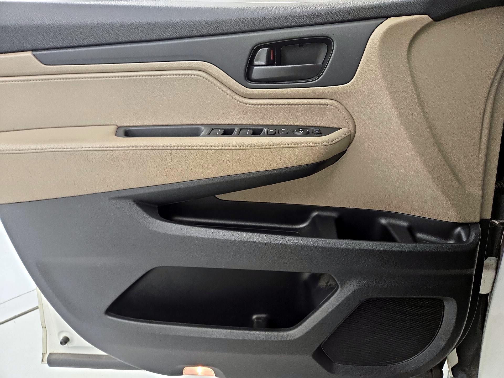 Thumbnail: 2018 Honda Odyssey - 12