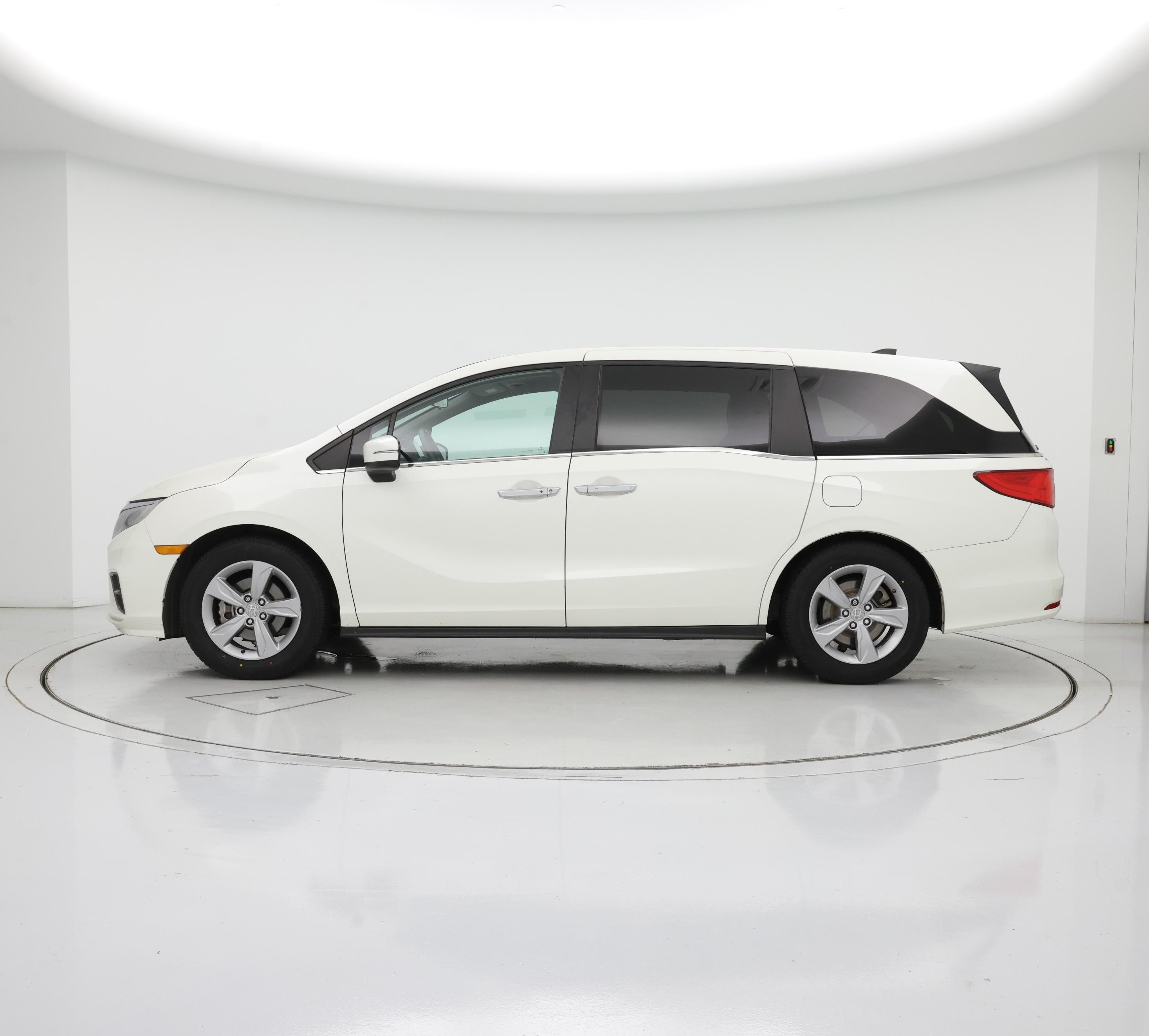 Thumbnail: 2018 Honda Odyssey - 3